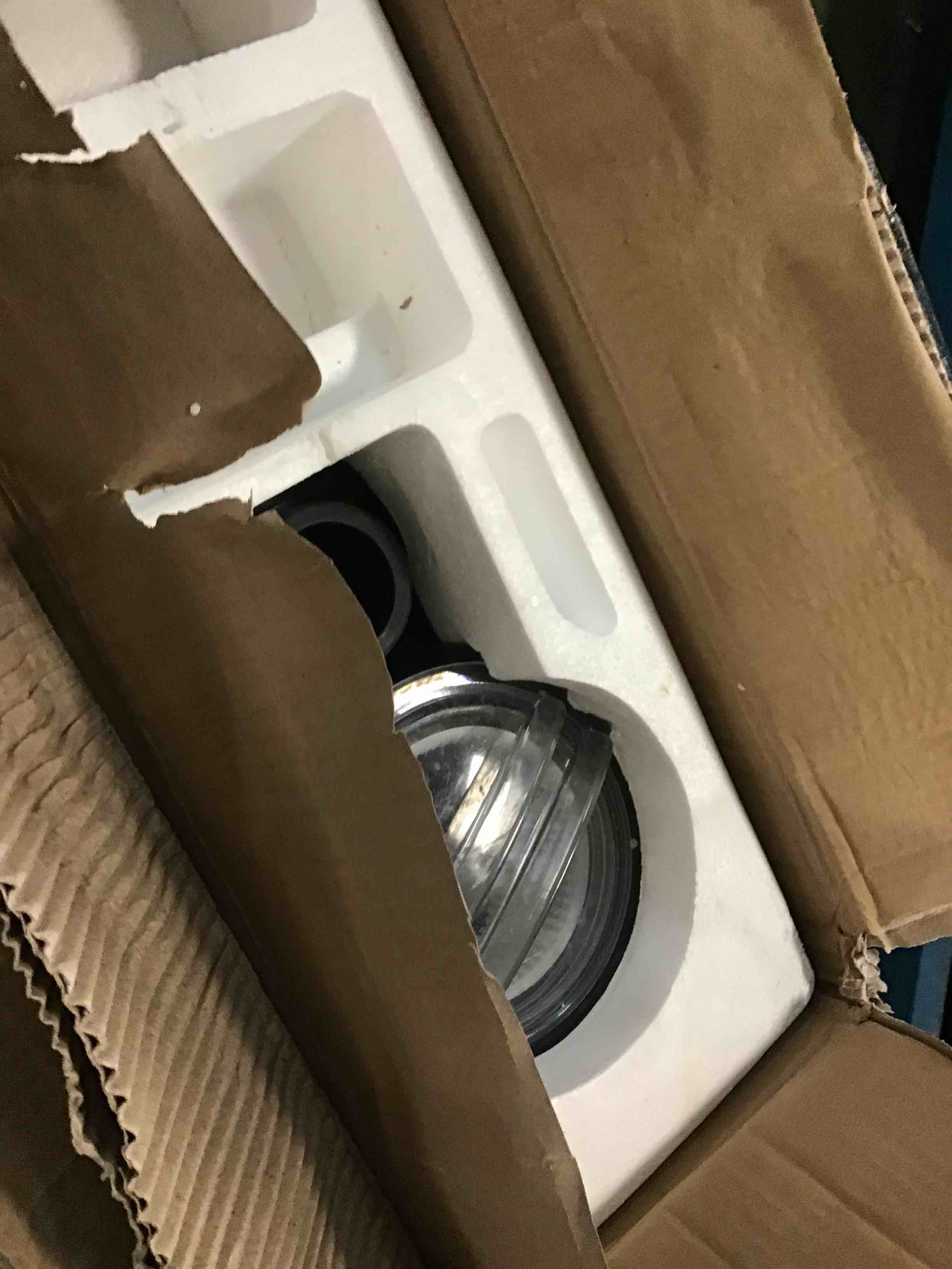 https://s3.amazonaws.com/lotting-images-prod/bidfta/BLU6694383_1722880343293.jpeg