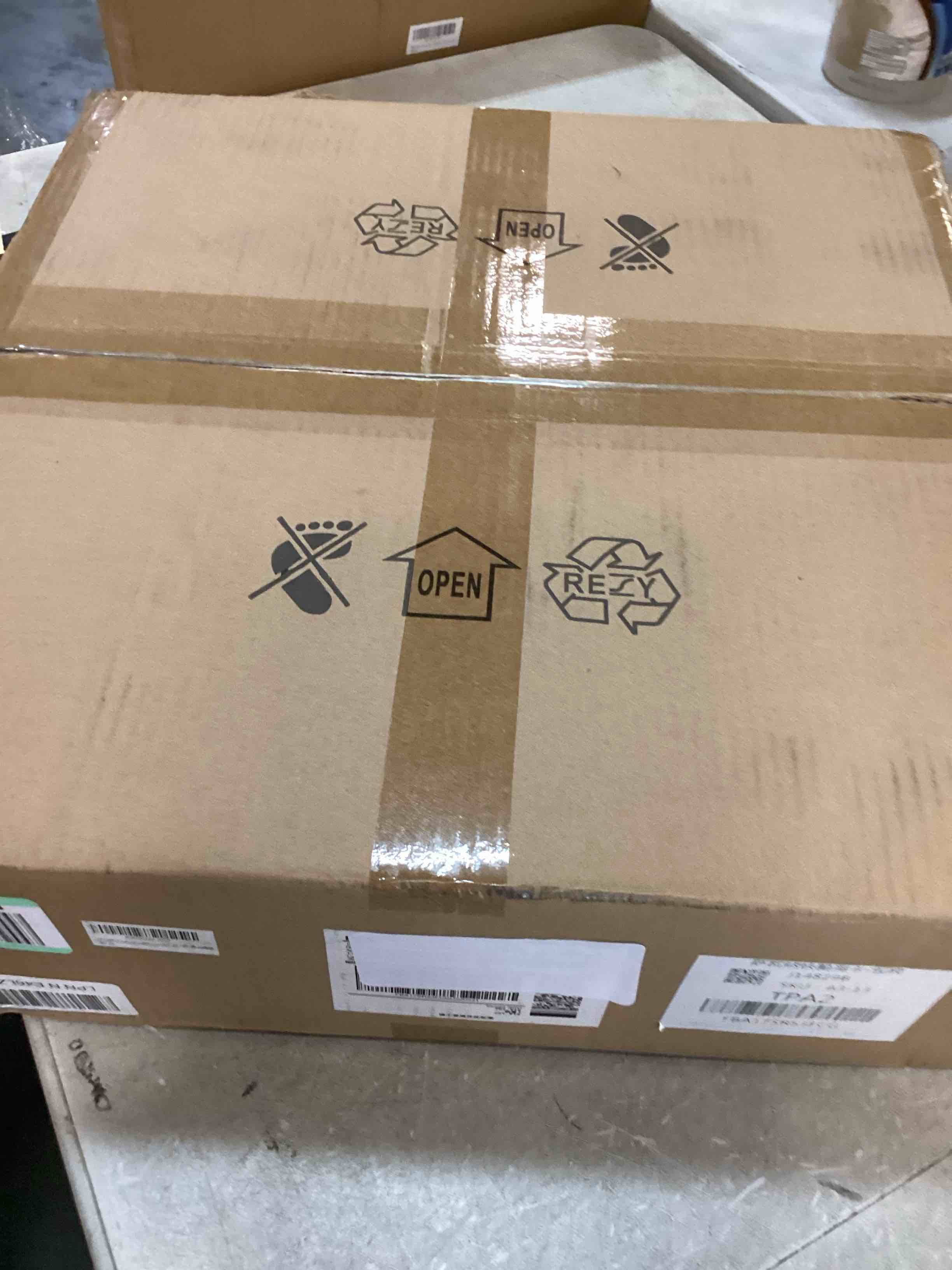 https://s3.amazonaws.com/lotting-images-prod/bidfta/BLU6695782_1723055139156.jpeg