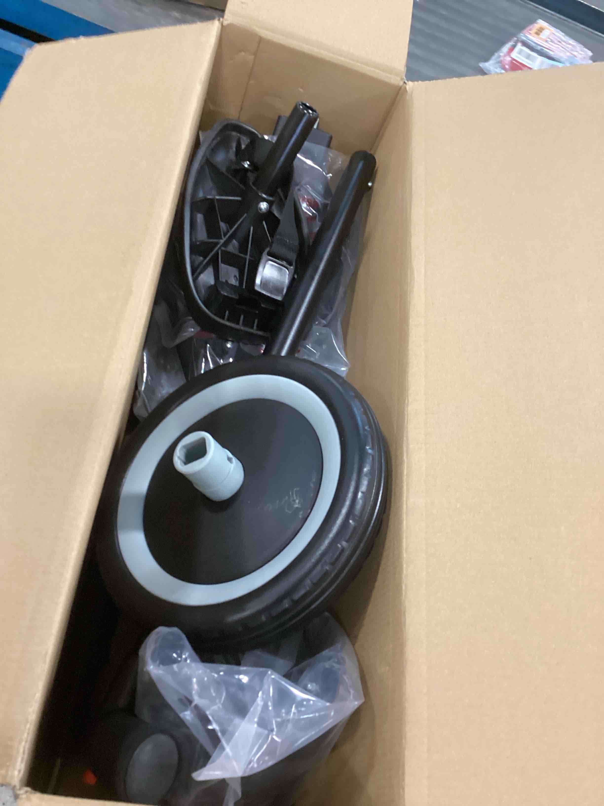 https://s3.amazonaws.com/lotting-images-prod/bidfta/BLU6696541_1722612474943.jpeg
