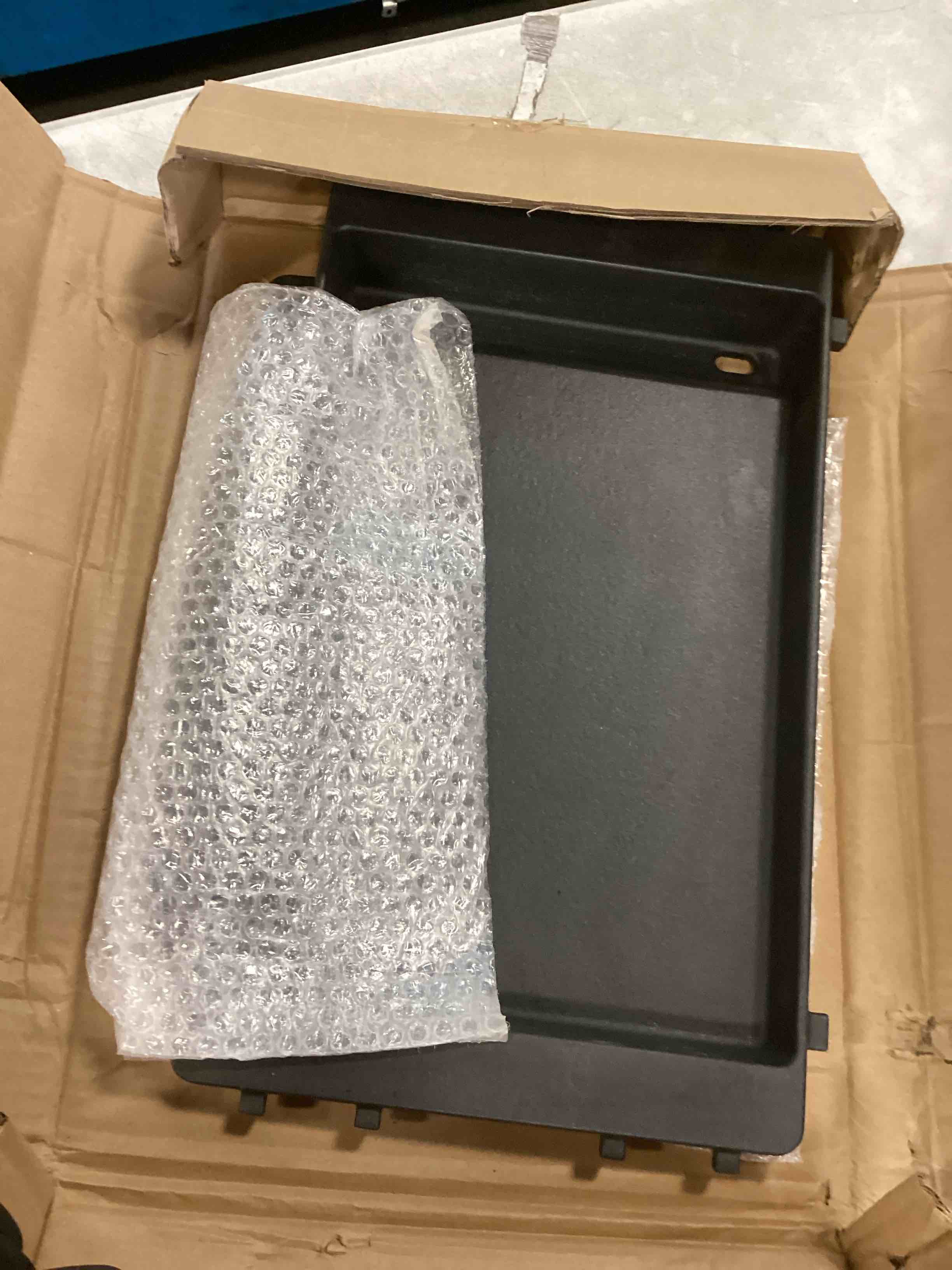https://s3.amazonaws.com/lotting-images-prod/bidfta/BLU6696586_1722620356645.jpeg