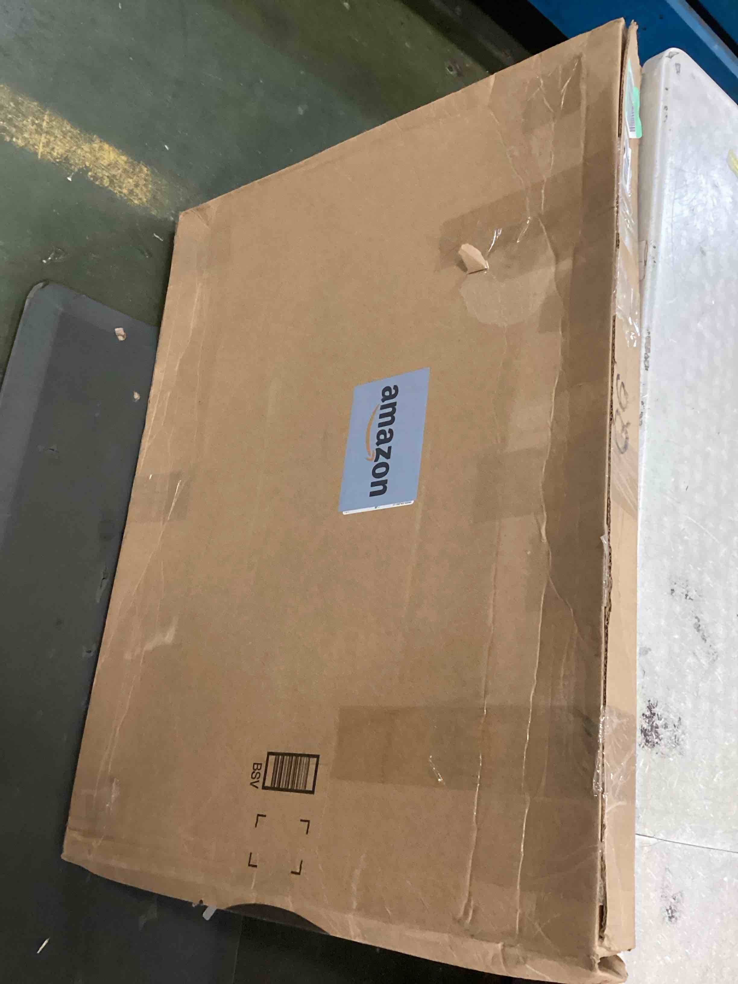 https://s3.amazonaws.com/lotting-images-prod/bidfta/BLU6696677_1722629810592.jpeg