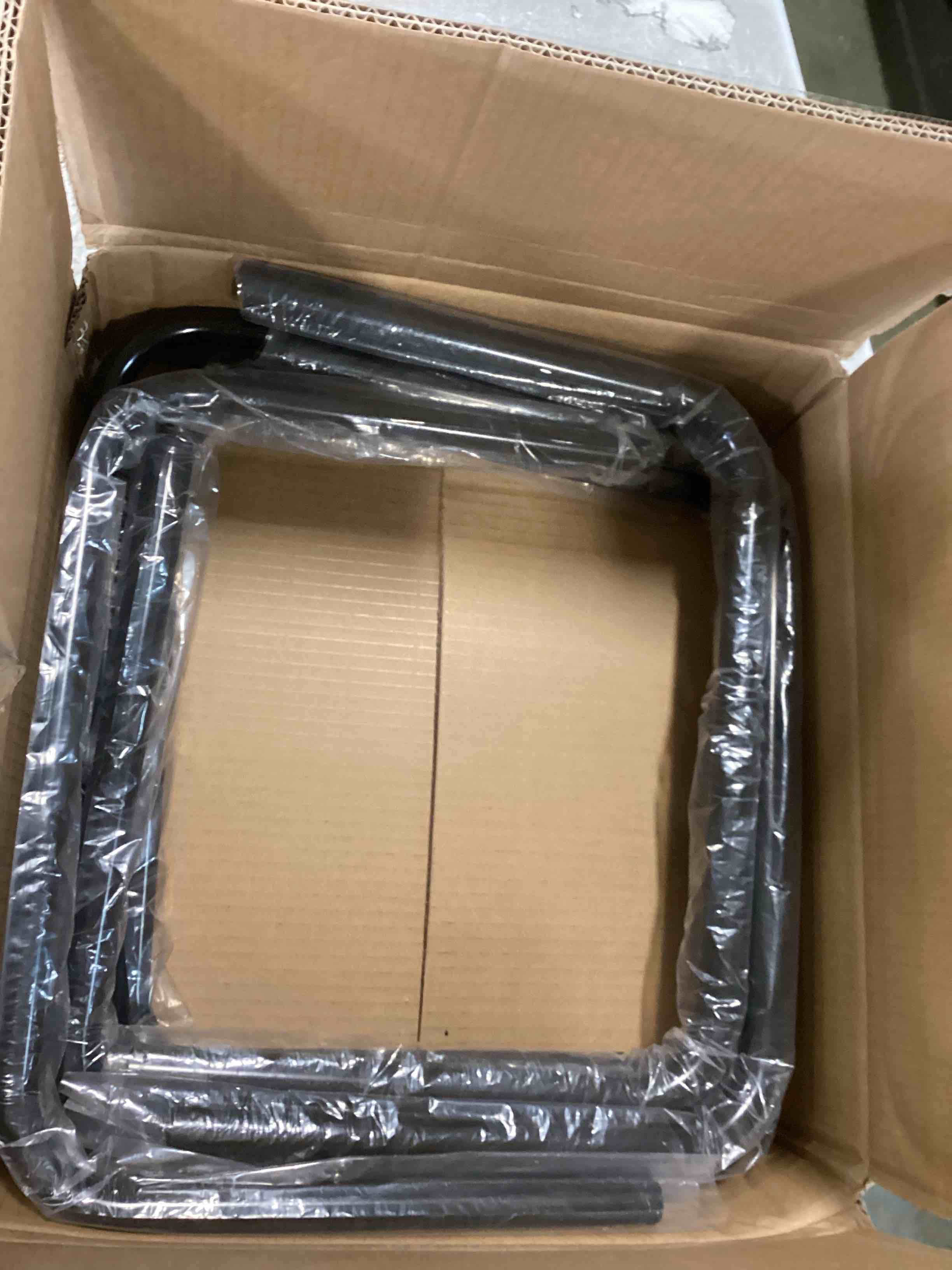 https://s3.amazonaws.com/lotting-images-prod/bidfta/BLU6697065_1722882355803.jpeg