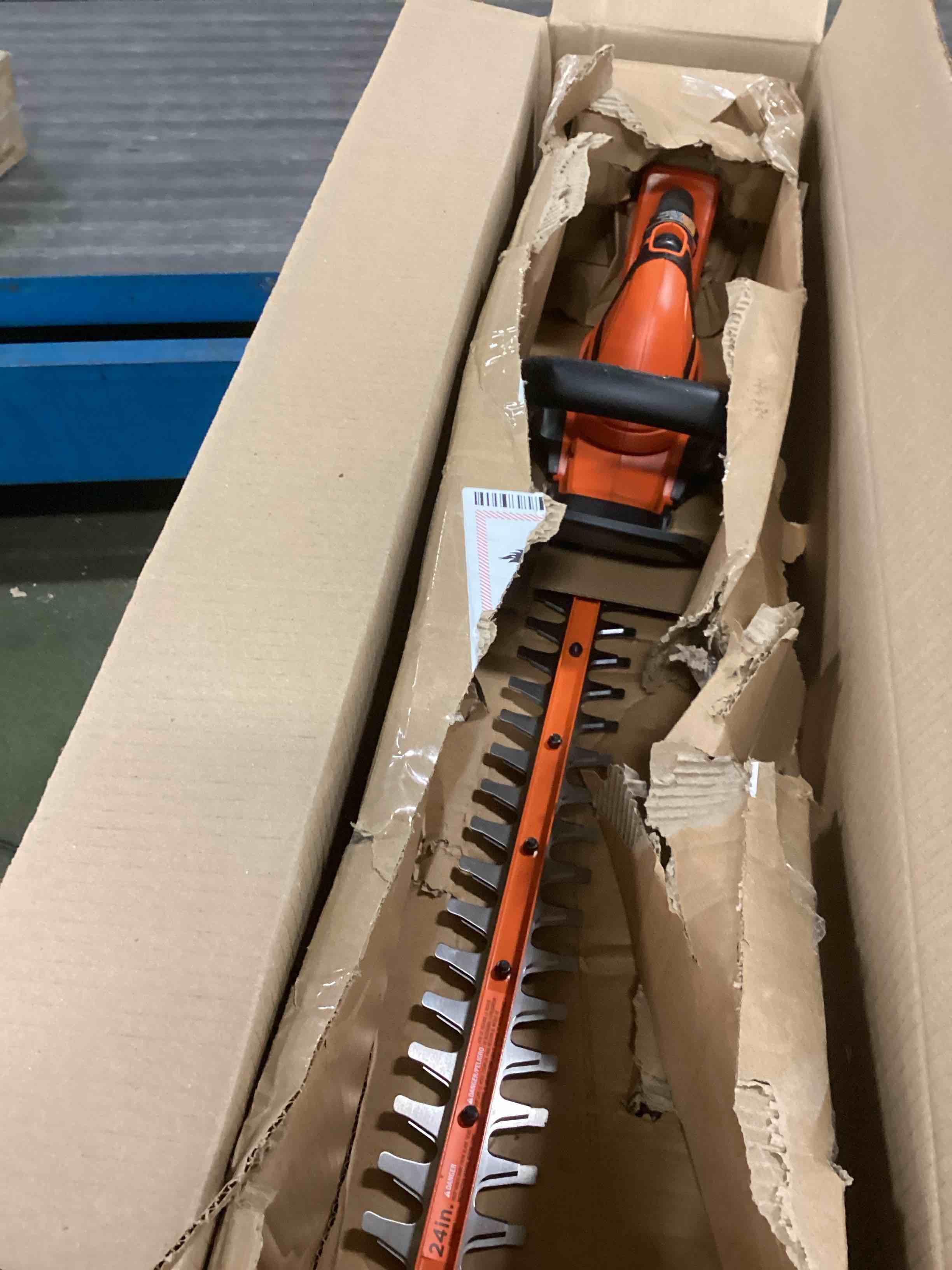 https://s3.amazonaws.com/lotting-images-prod/bidfta/BLU6697552_1723118857700.jpeg