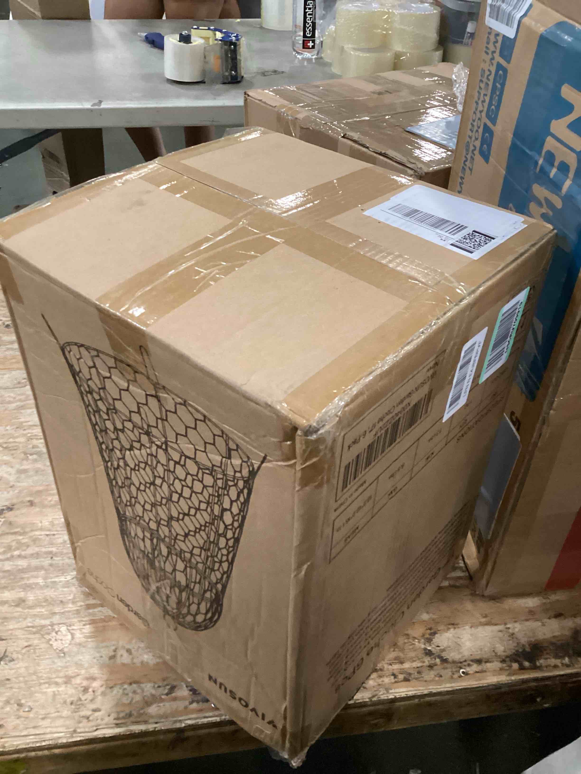 https://s3.amazonaws.com/lotting-images-prod/bidfta/BLU6697951_1722540219927.jpeg