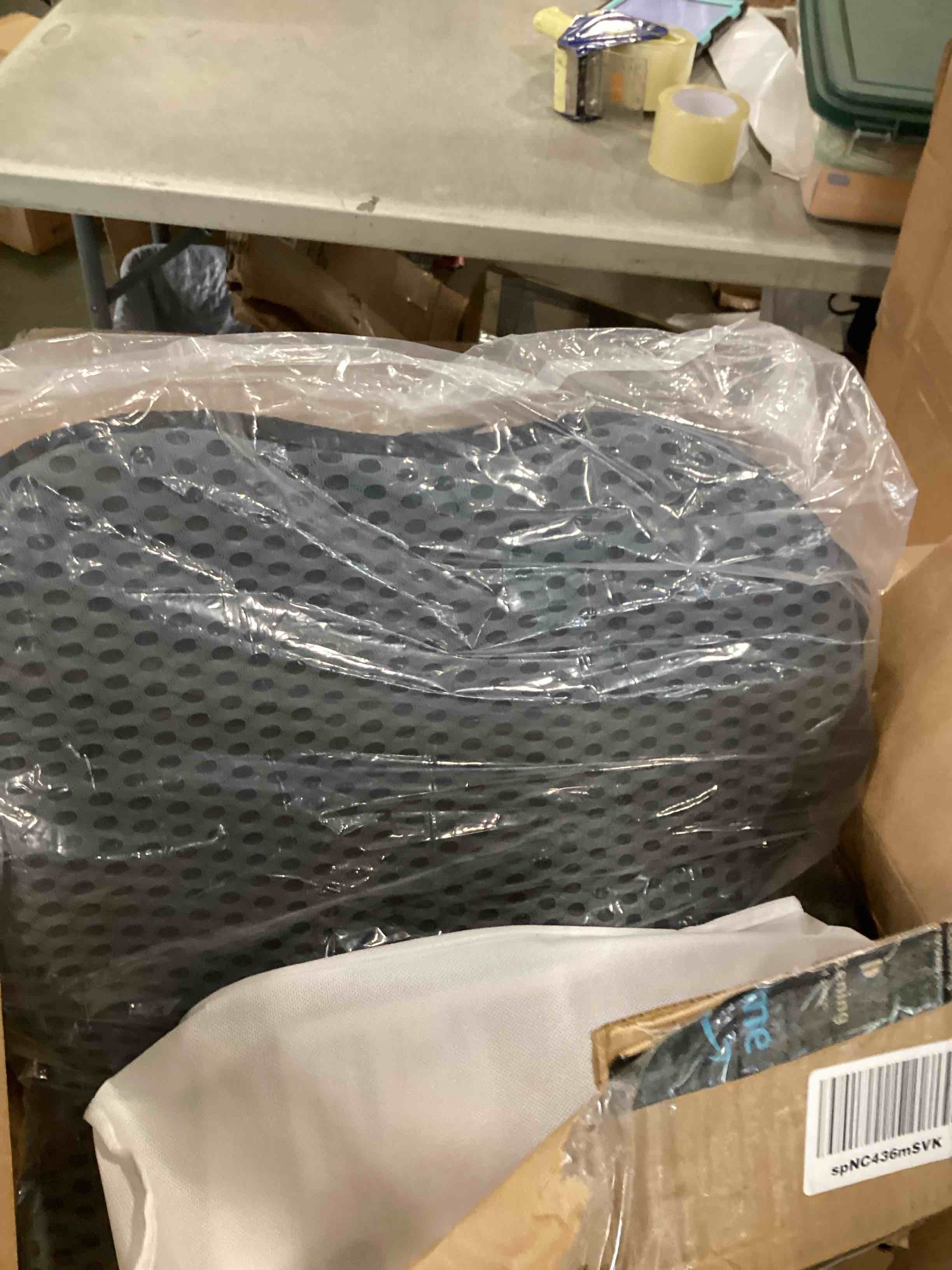 https://s3.amazonaws.com/lotting-images-prod/bidfta/BLU6698298_1722869907820.jpeg