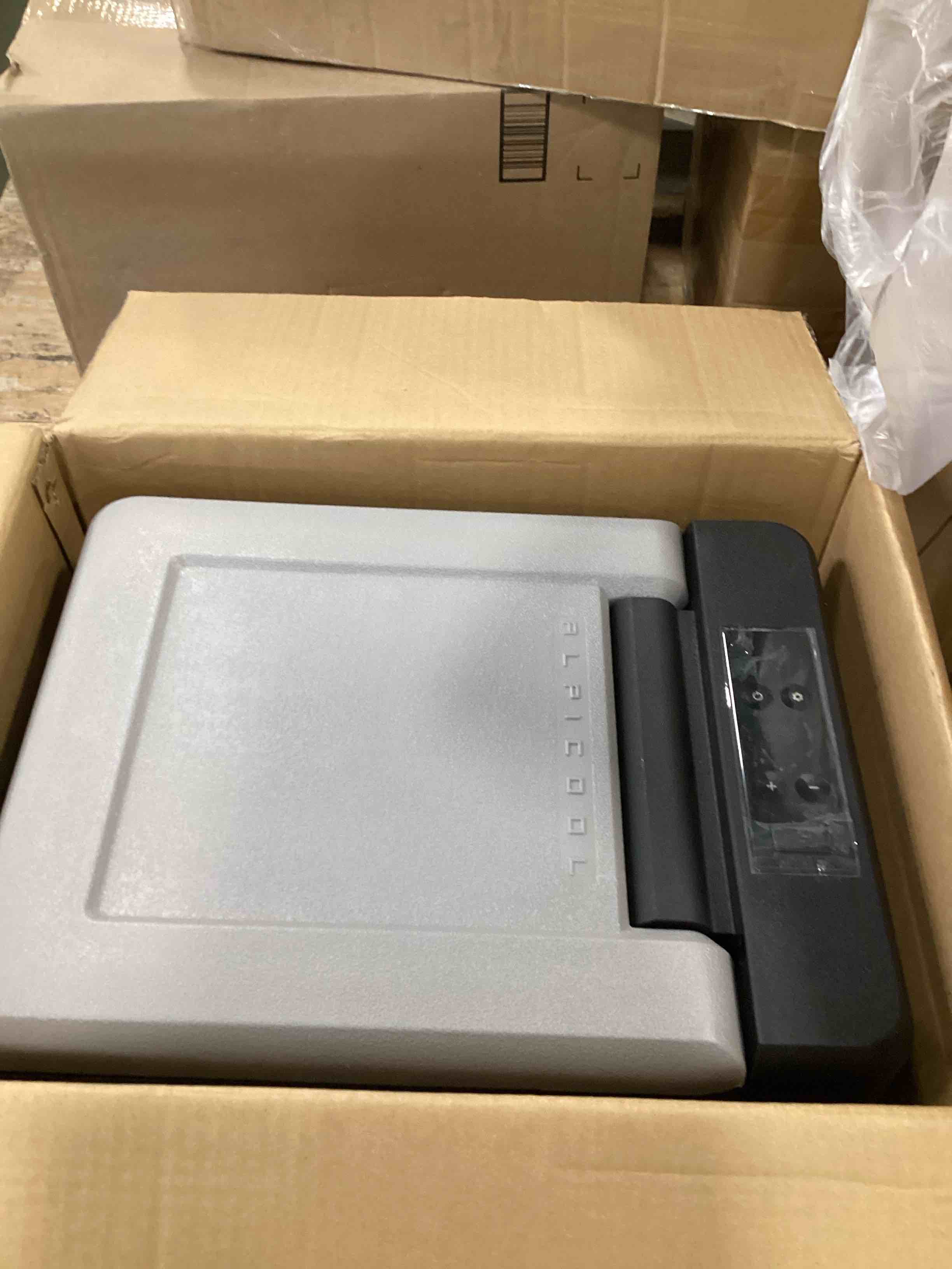 https://s3.amazonaws.com/lotting-images-prod/bidfta/BLU6698324_1722872985703.jpeg
