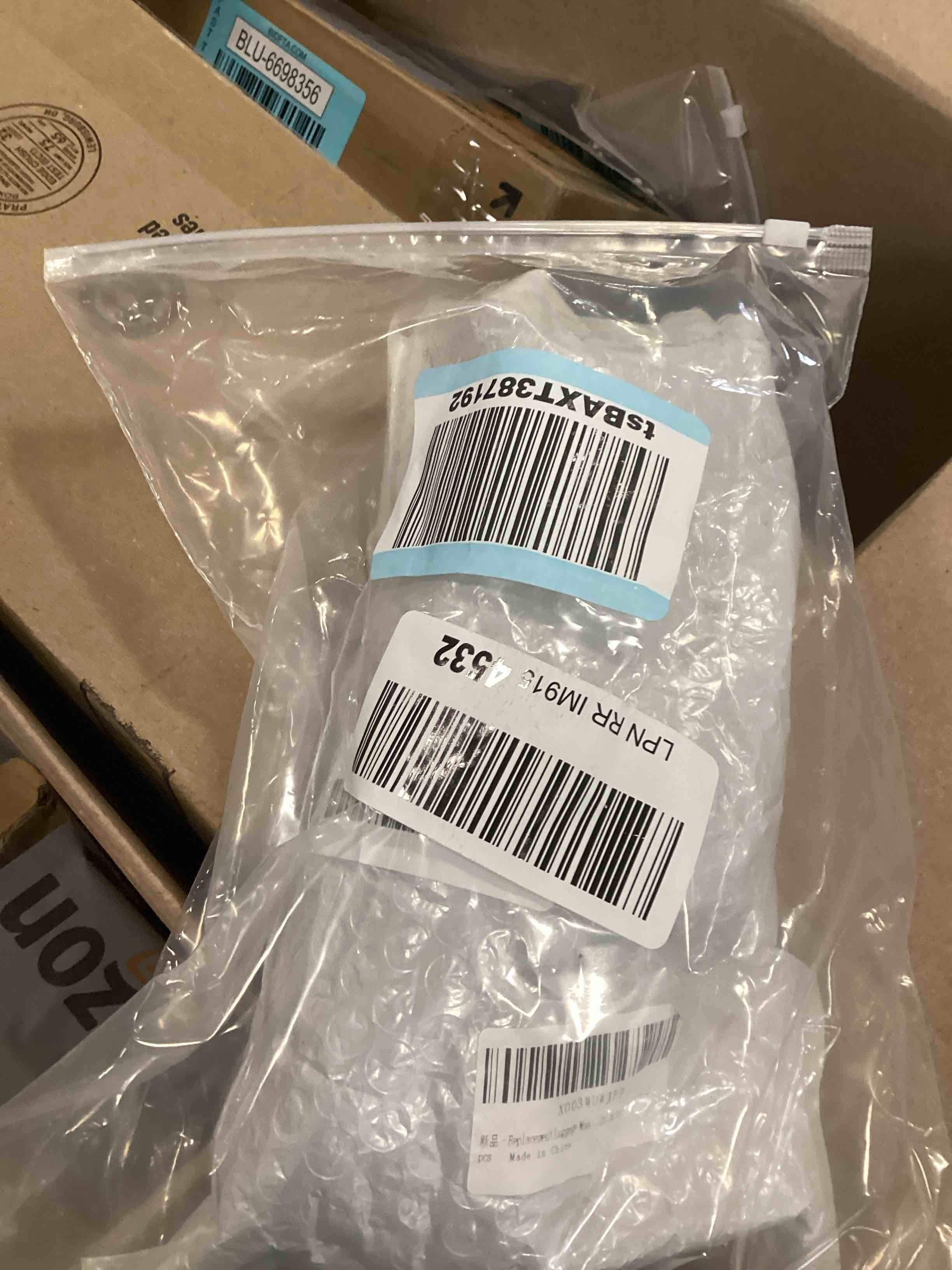 https://s3.amazonaws.com/lotting-images-prod/bidfta/BLU6698359_1722878180421.jpeg