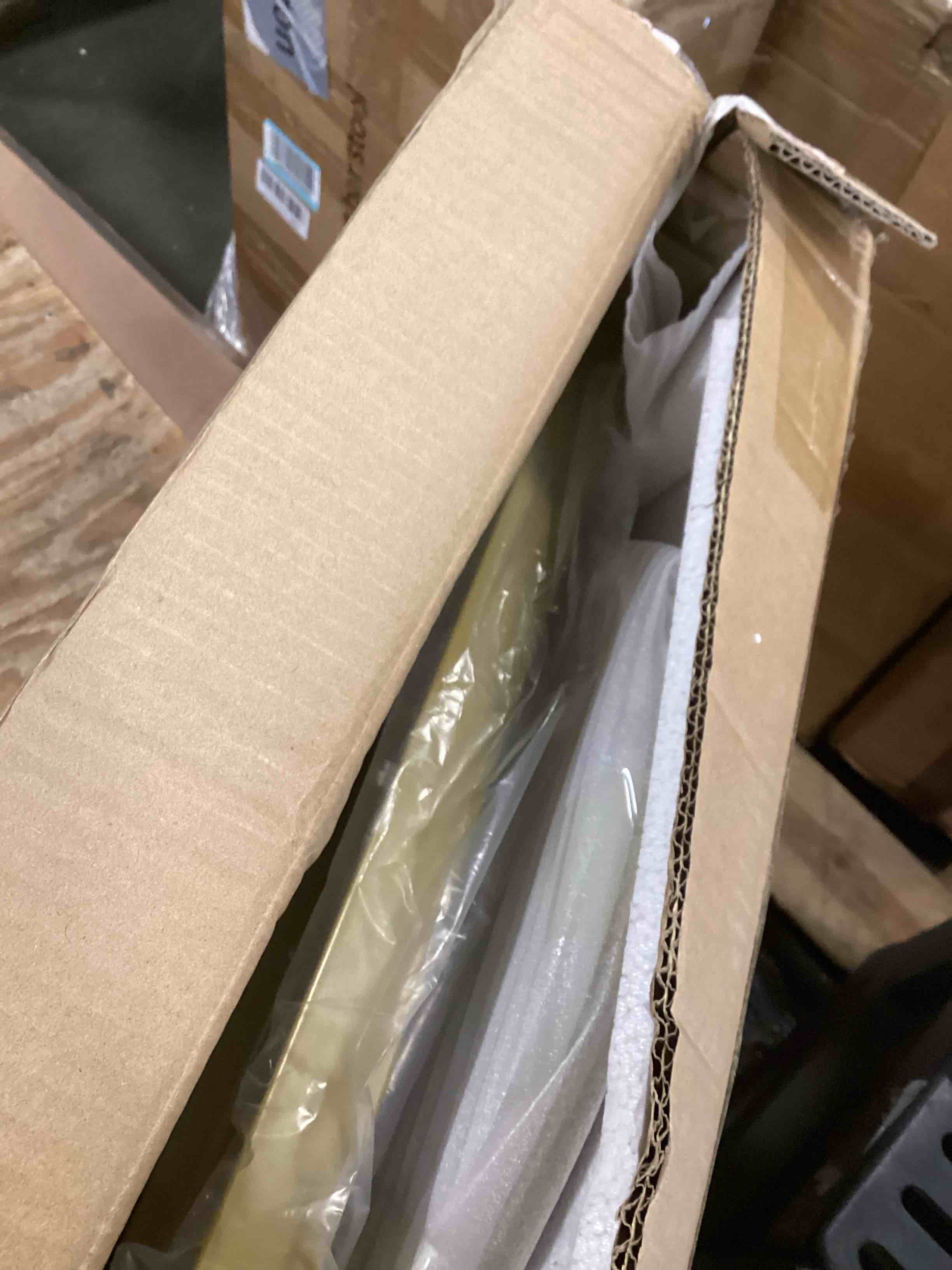 https://s3.amazonaws.com/lotting-images-prod/bidfta/BLU6698805_1723555087855.jpeg