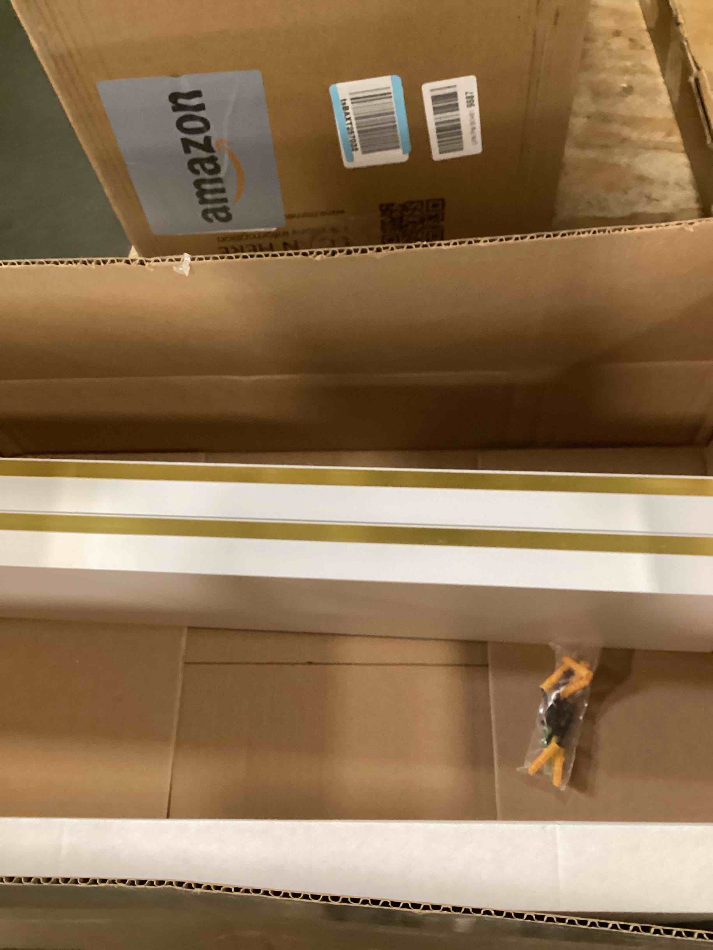 https://s3.amazonaws.com/lotting-images-prod/bidfta/BLU6698879_1723566037660.jpeg