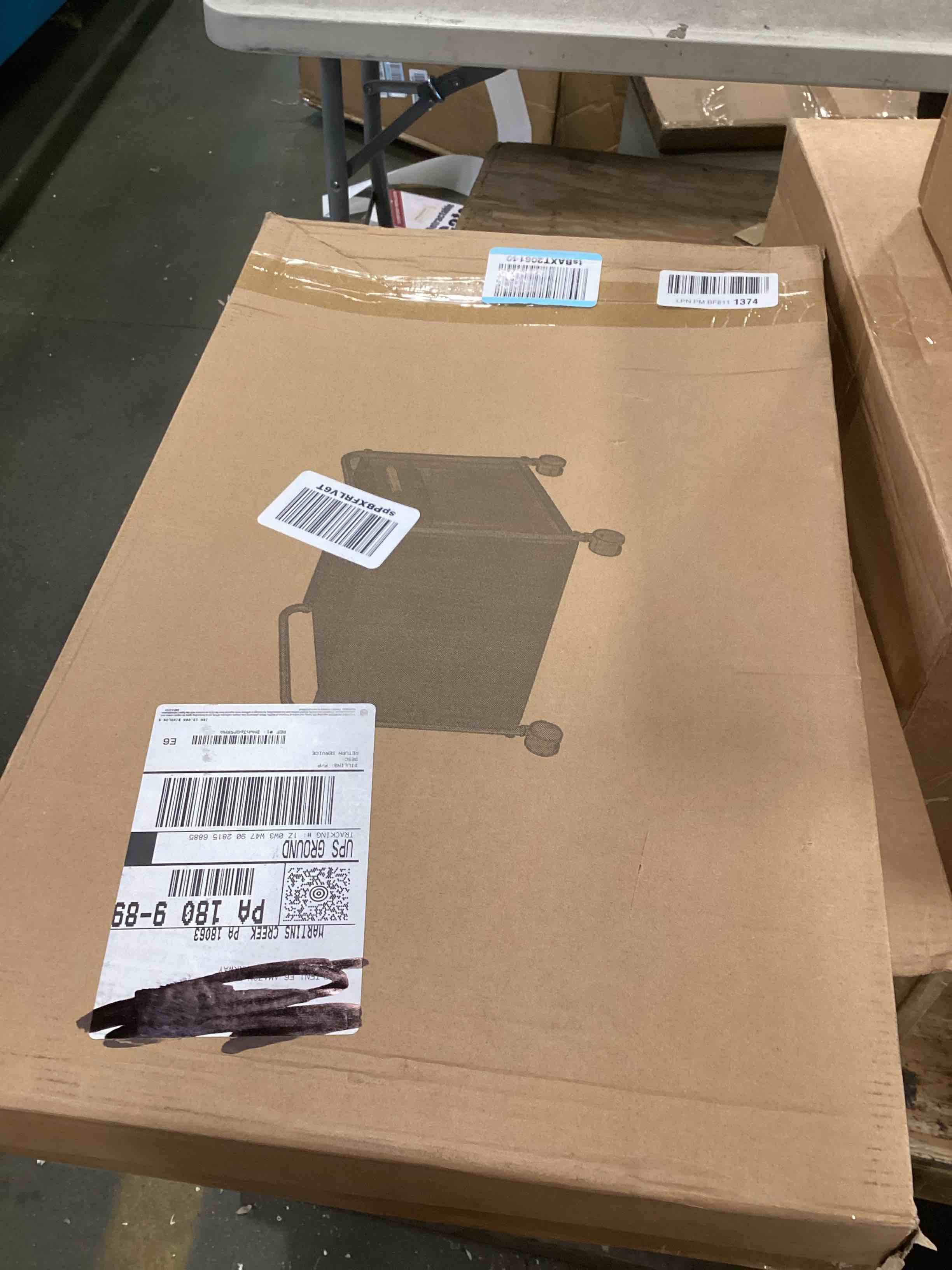 https://s3.amazonaws.com/lotting-images-prod/bidfta/BLU6699403_1723748159525.jpeg