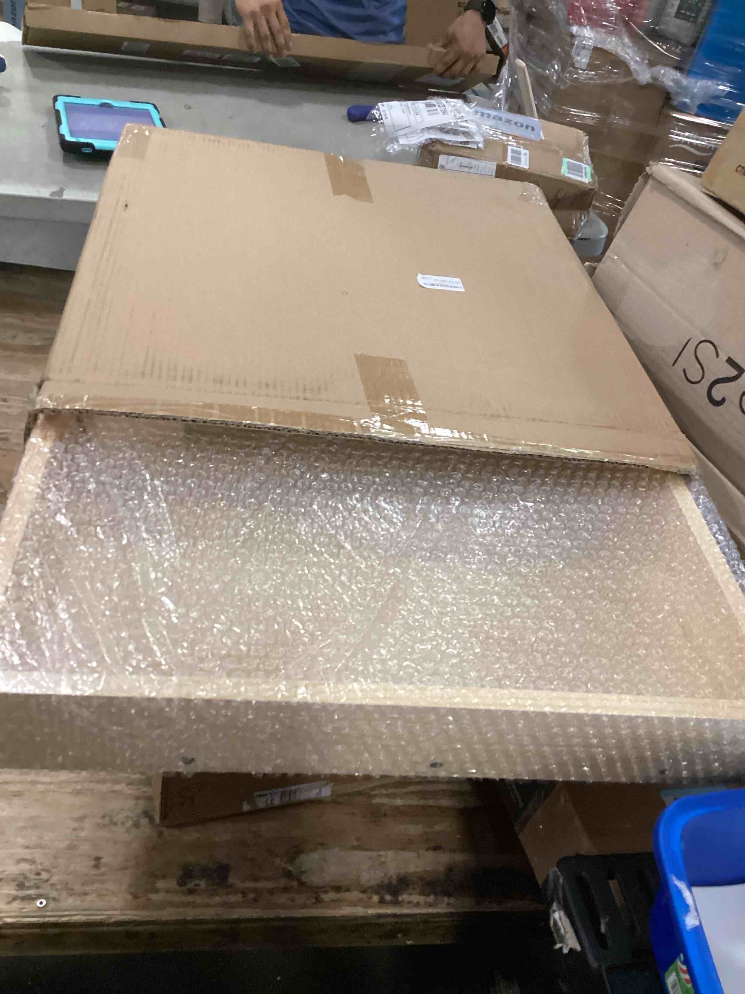 https://s3.amazonaws.com/lotting-images-prod/bidfta/BLU6699409_1723750210199.jpeg