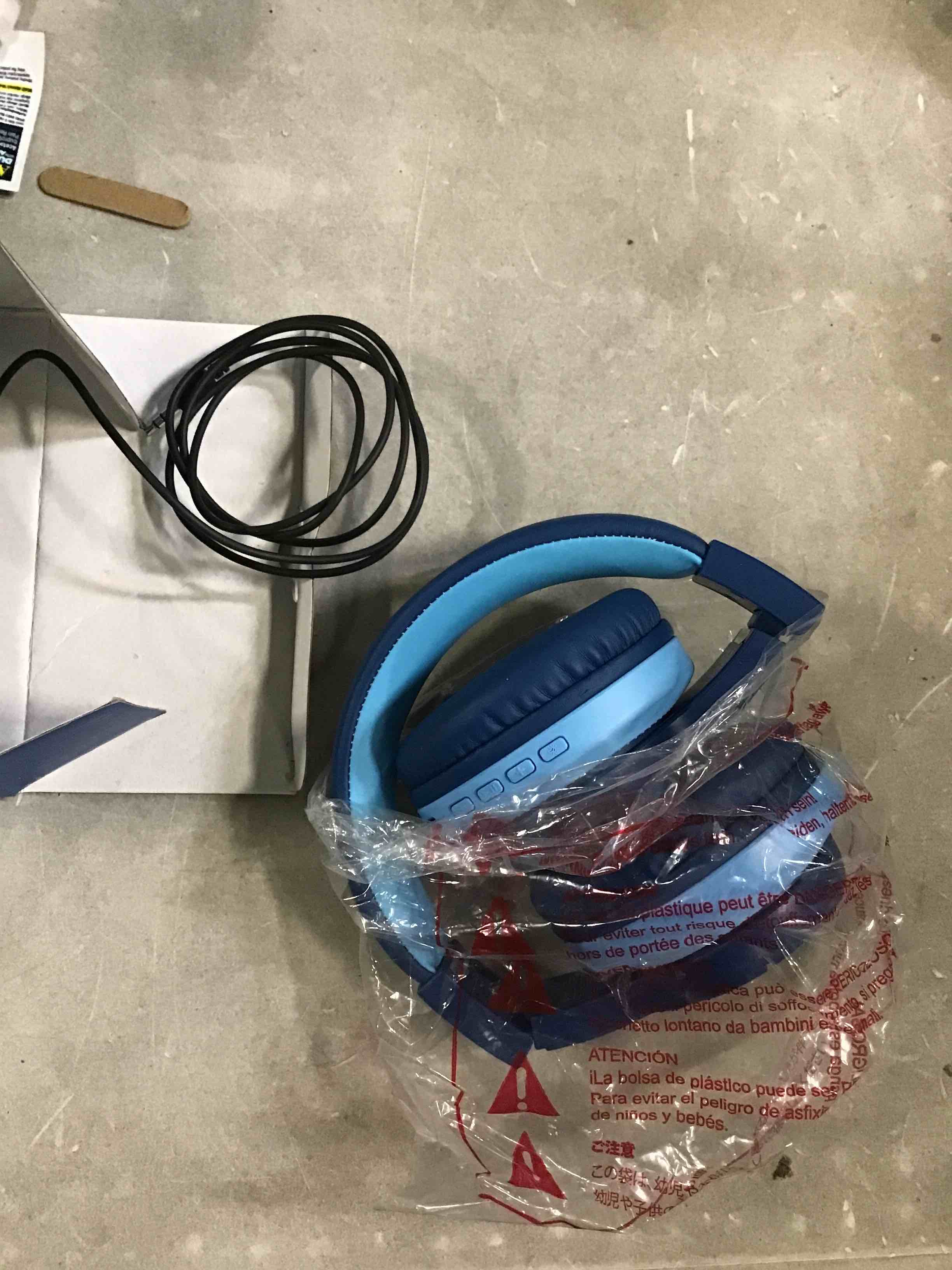 https://s3.amazonaws.com/lotting-images-prod/bidfta/BLU6699472_1722869166917.jpeg