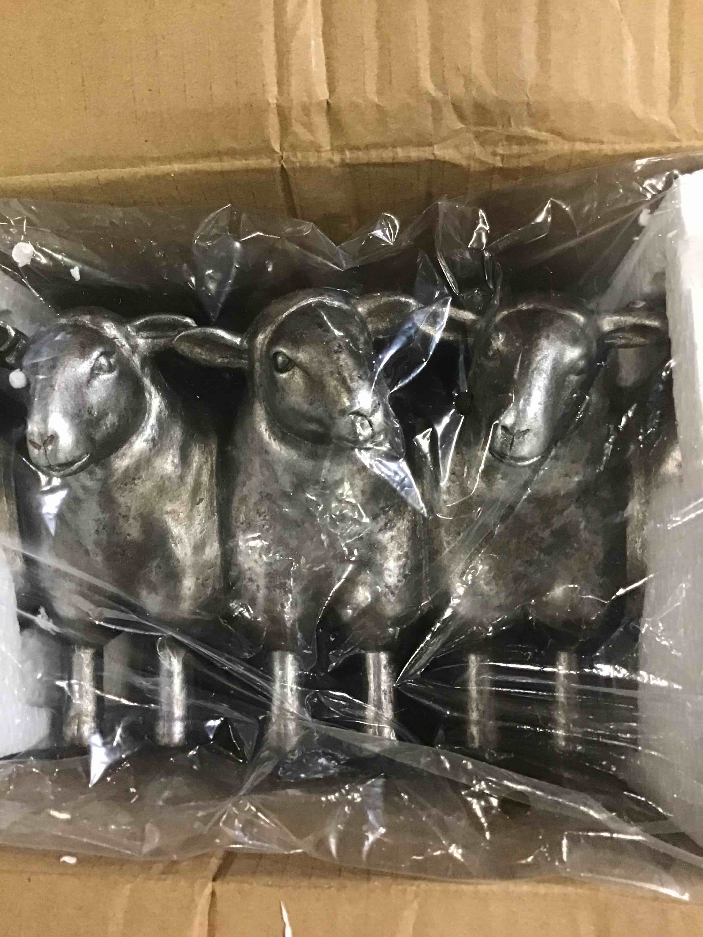 https://s3.amazonaws.com/lotting-images-prod/bidfta/BLU6699493_1722870976994.jpeg