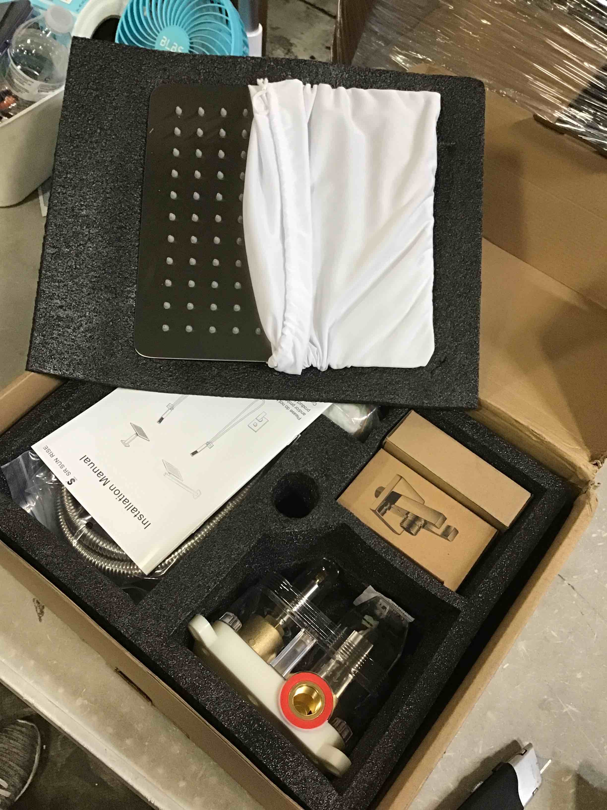 https://s3.amazonaws.com/lotting-images-prod/bidfta/BLU6699611_1722884705708.jpeg