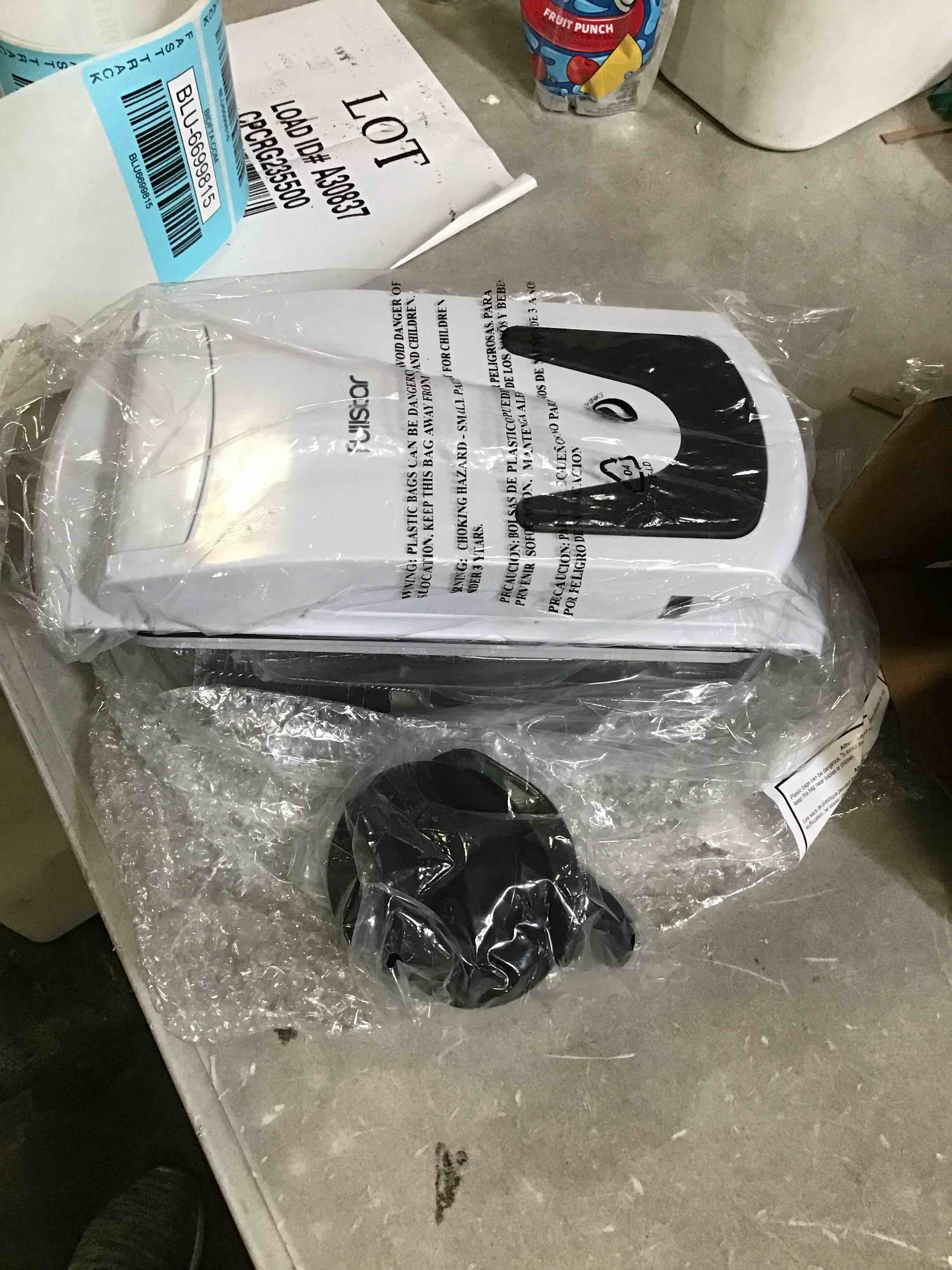 https://s3.amazonaws.com/lotting-images-prod/bidfta/BLU6699815_1722964764750.jpeg