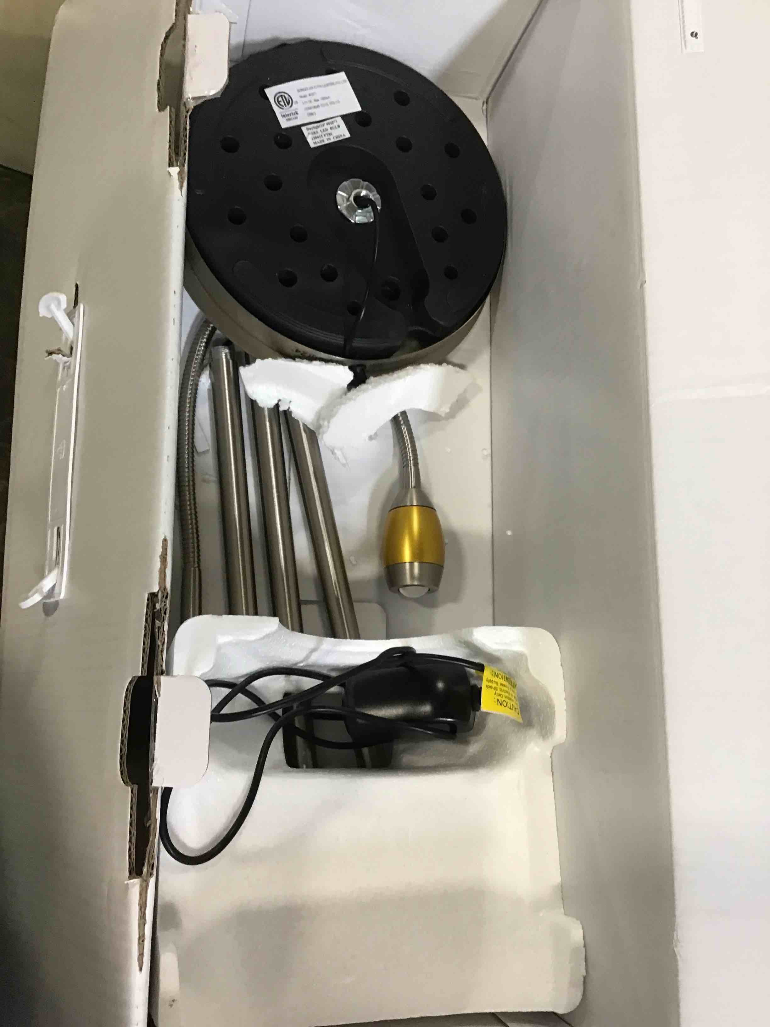 https://s3.amazonaws.com/lotting-images-prod/bidfta/BLU6700094_1723051664870.jpeg