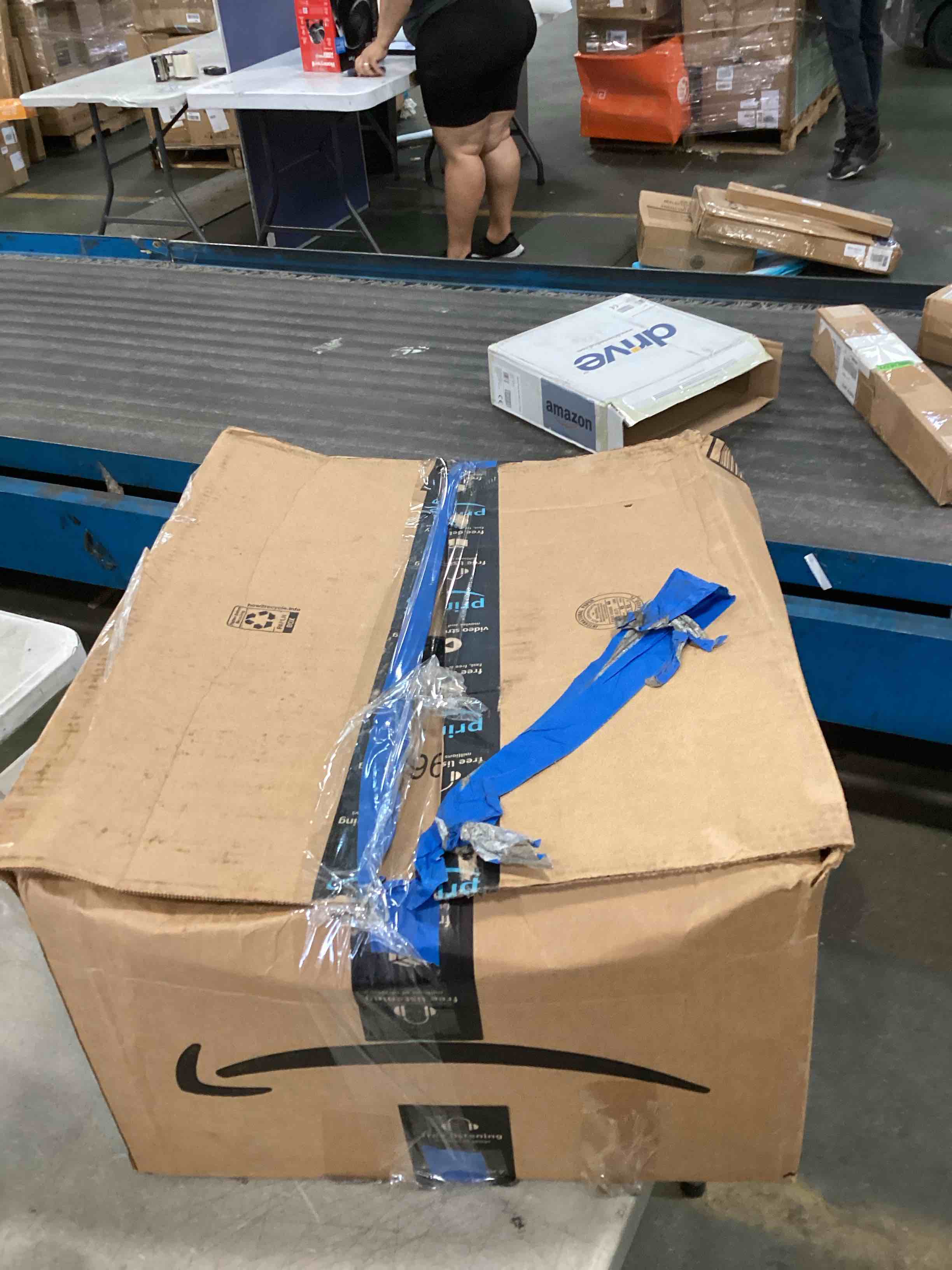 https://s3.amazonaws.com/lotting-images-prod/bidfta/BLU6702442_1722634030587.jpeg