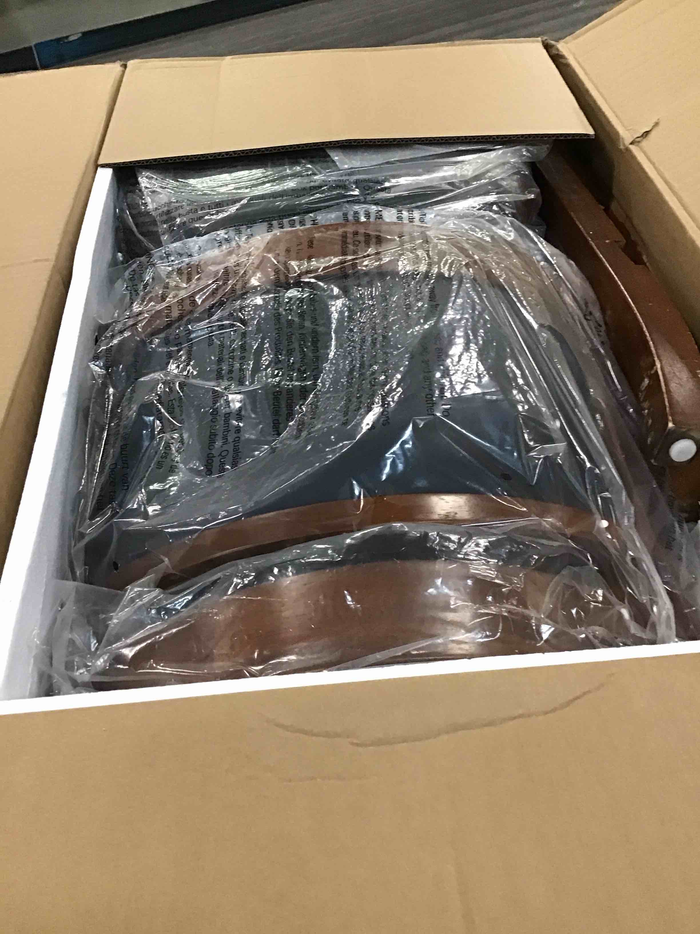 https://s3.amazonaws.com/lotting-images-prod/bidfta/BLU6702820_1722920261712.jpeg