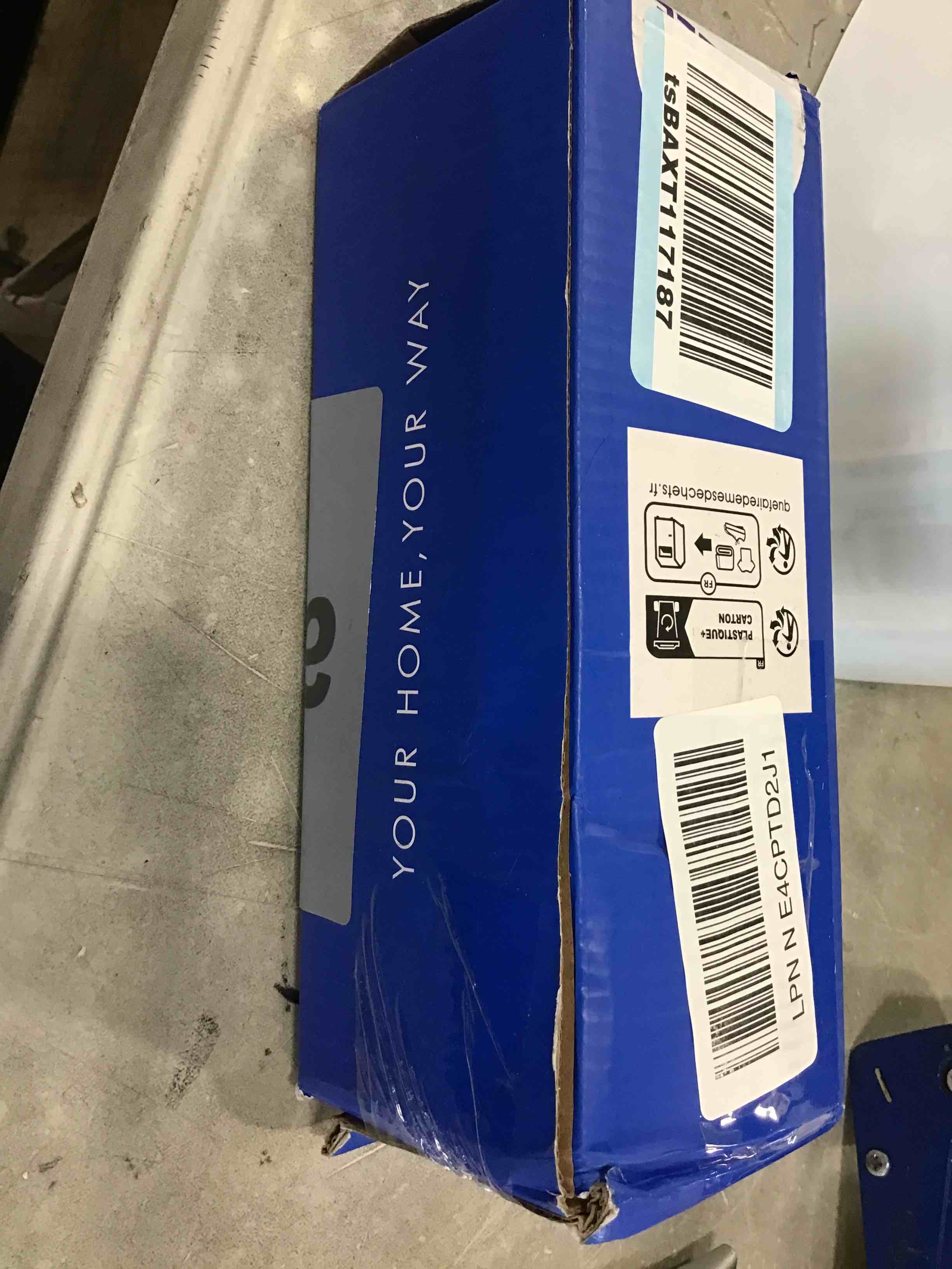 https://s3.amazonaws.com/lotting-images-prod/bidfta/BLU6703027_1722624019758.jpeg