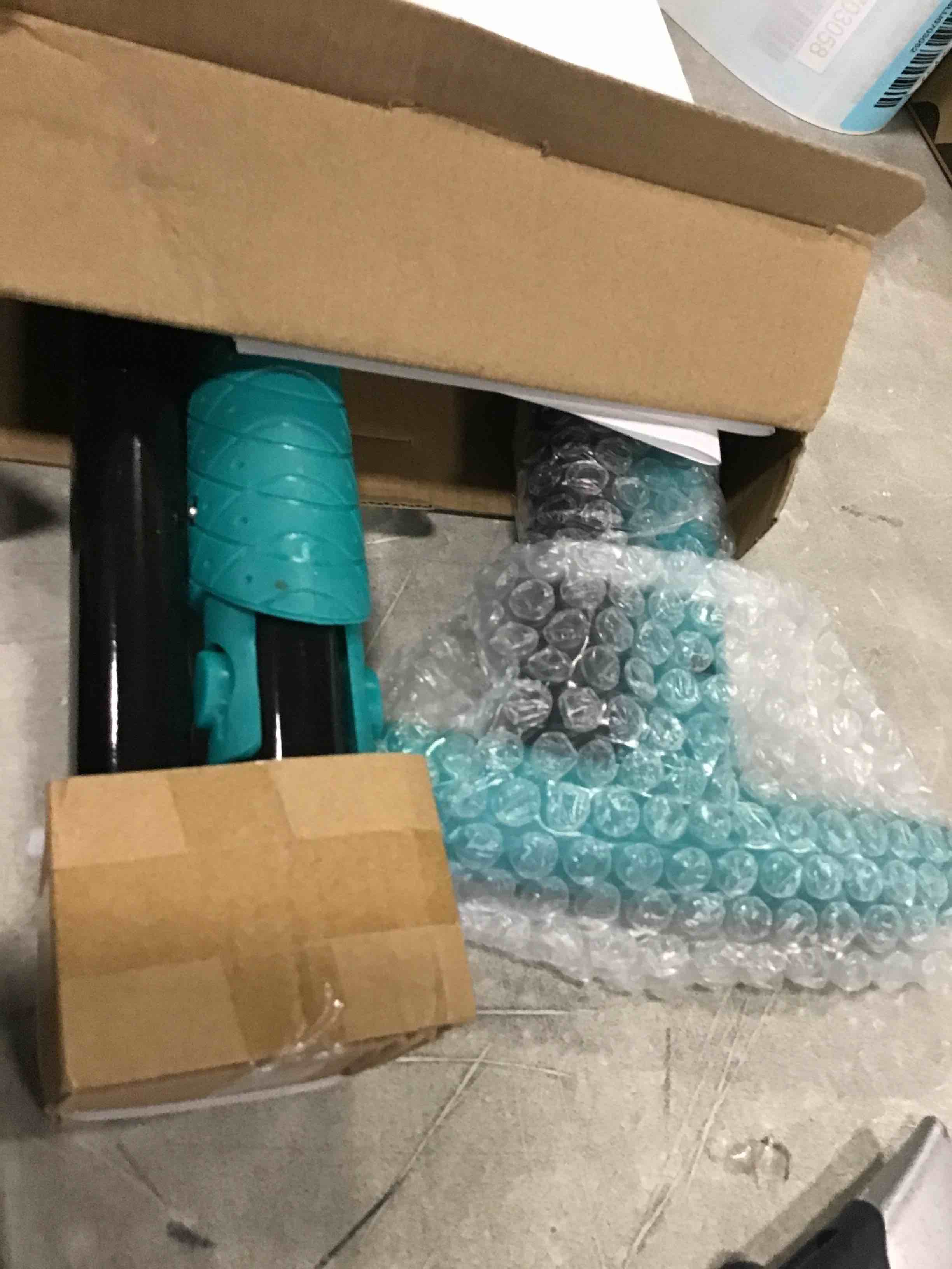 https://s3.amazonaws.com/lotting-images-prod/bidfta/BLU6703052_1722626194590.jpeg