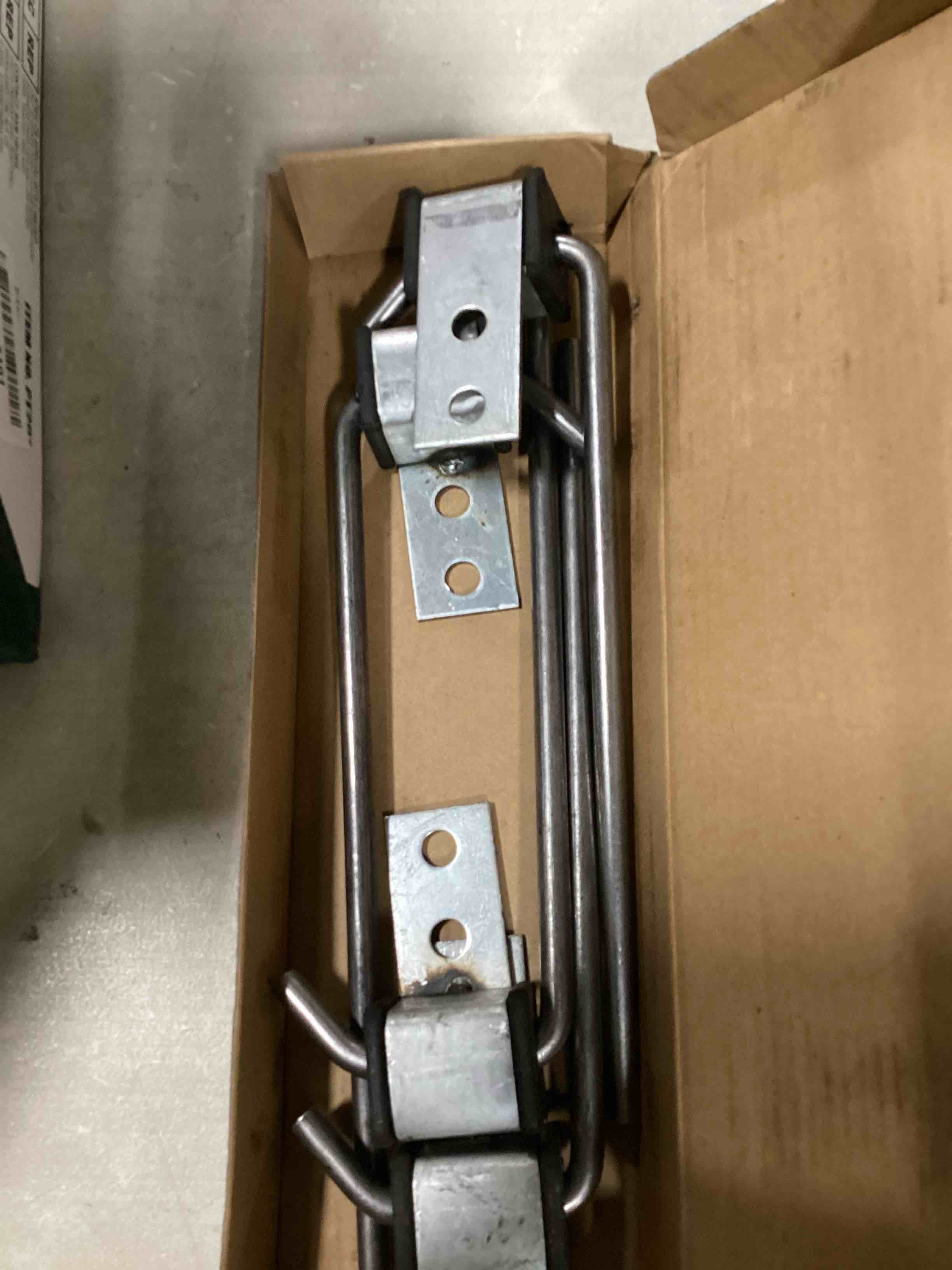 https://s3.amazonaws.com/lotting-images-prod/bidfta/BLU6704220_1719501383051.jpeg
