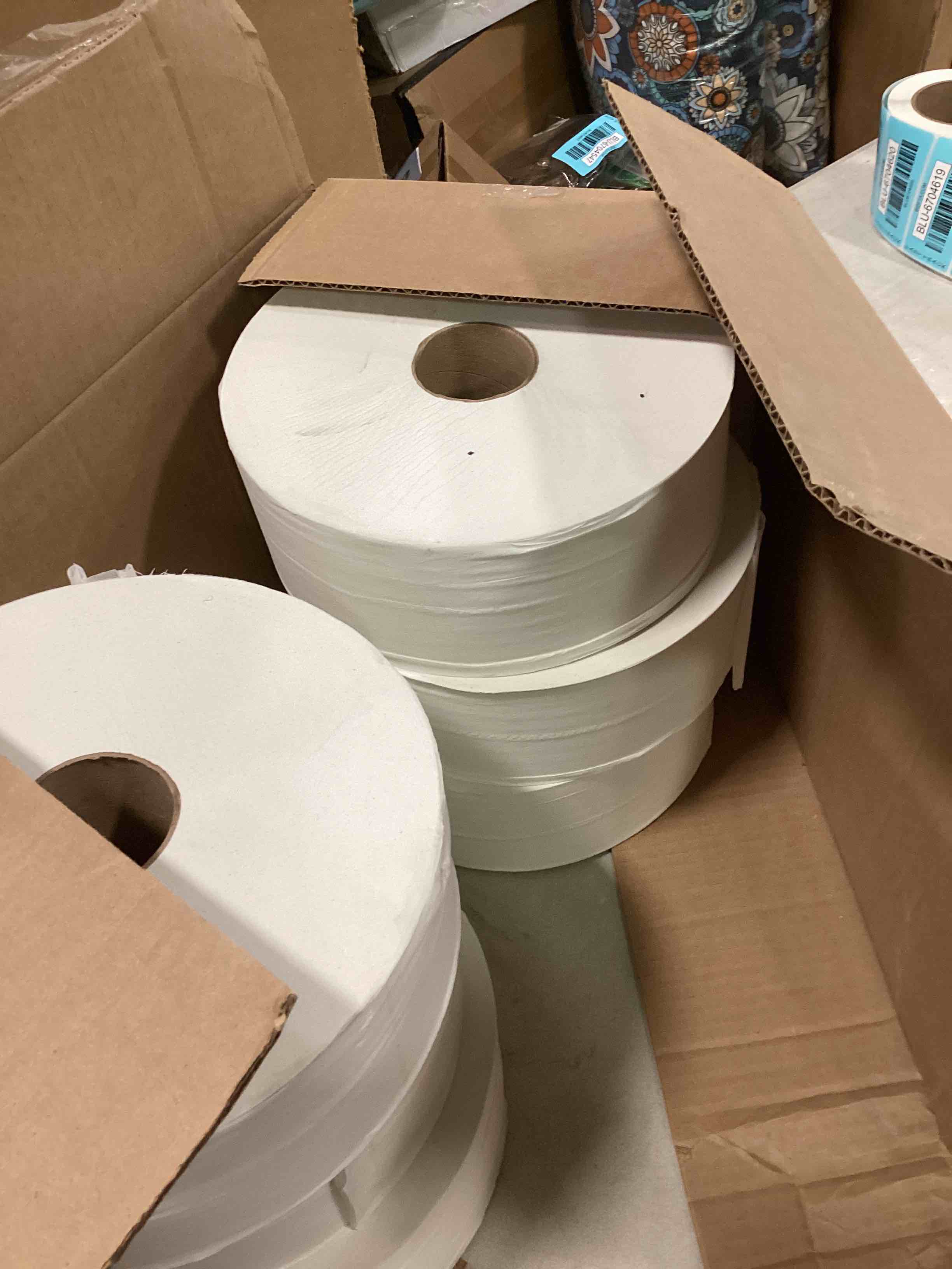 https://s3.amazonaws.com/lotting-images-prod/bidfta/BLU6704604_1719835360909.jpeg