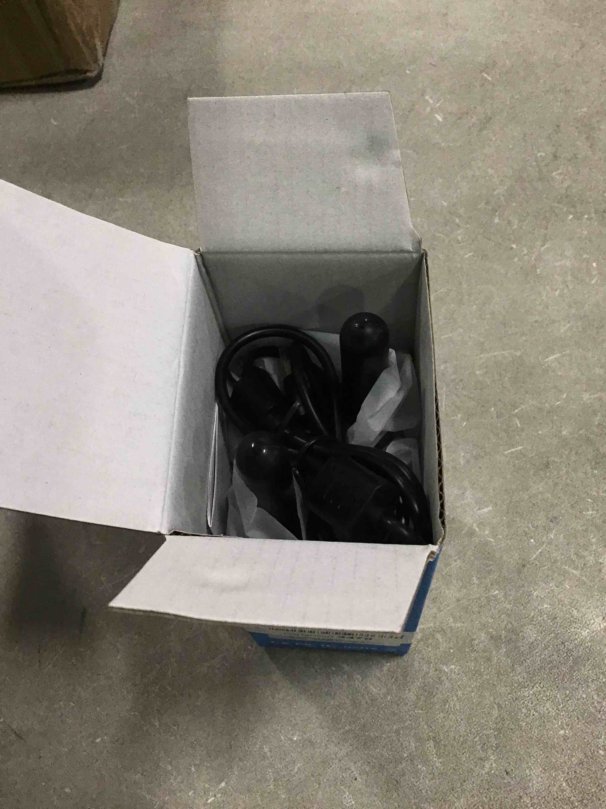 https://s3.amazonaws.com/lotting-images-prod/bidfta/BLU6705680_1719589286592.jpeg
