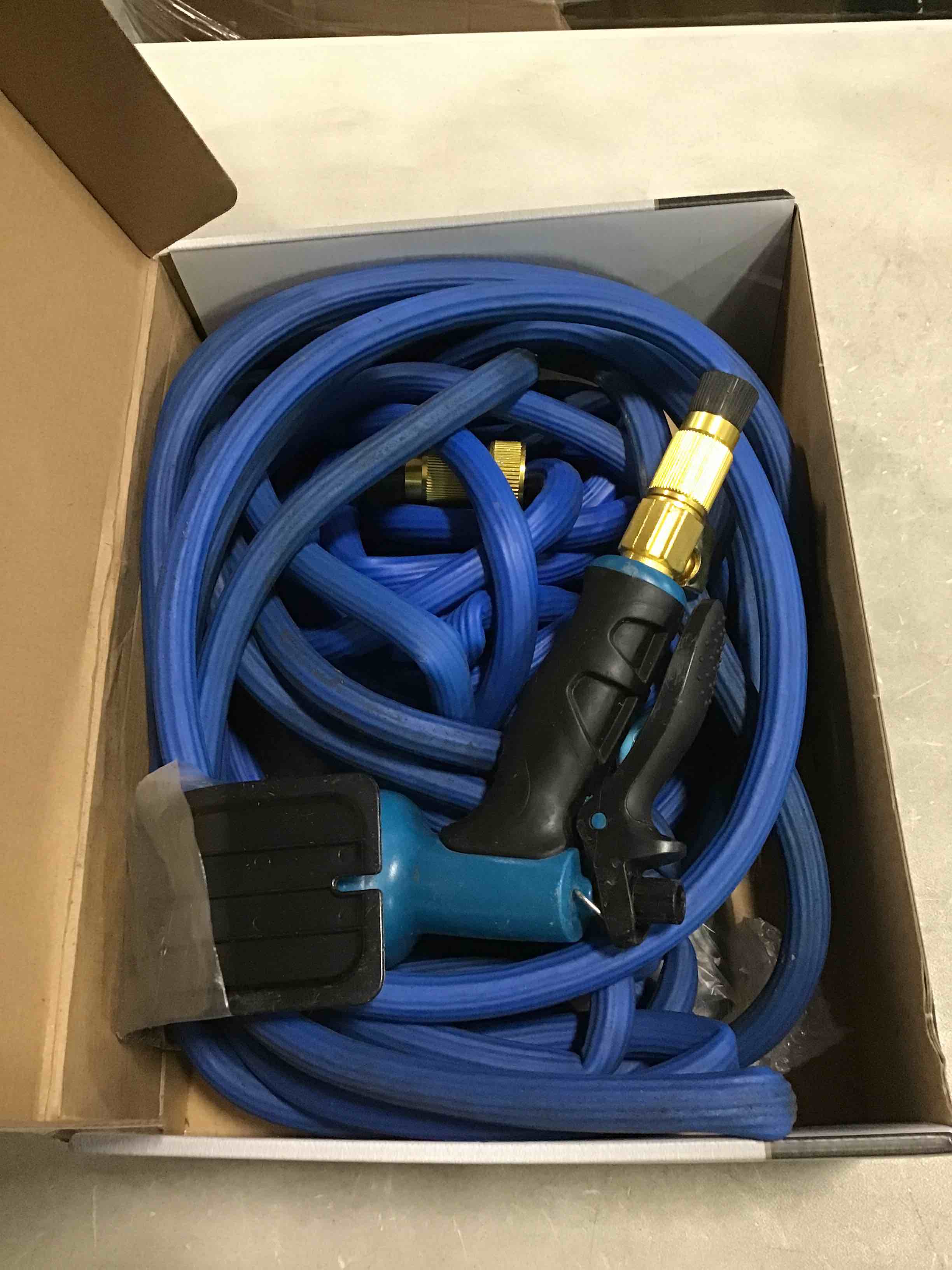 https://s3.amazonaws.com/lotting-images-prod/bidfta/BLU6705721_1719595464466.jpeg