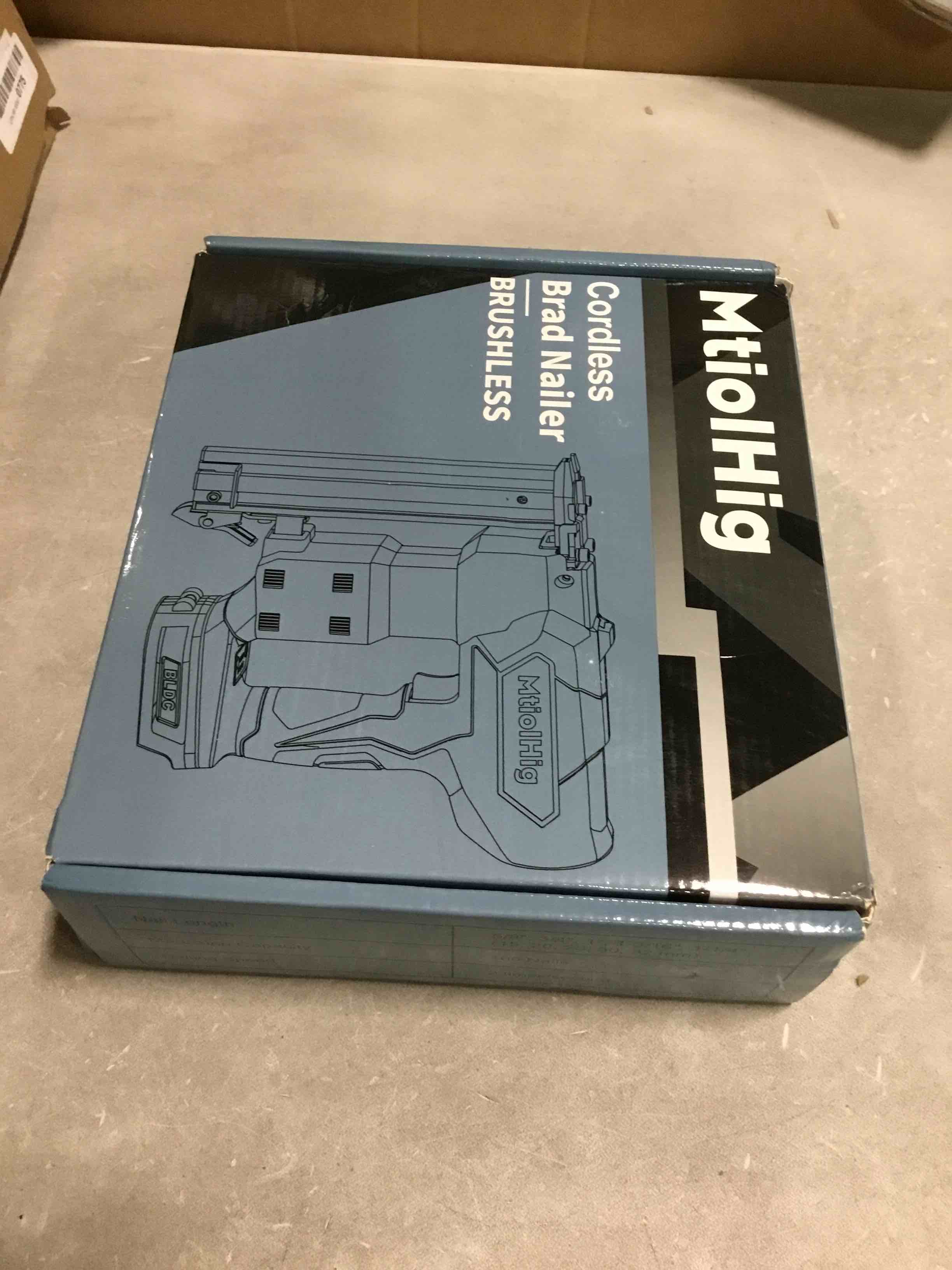 https://s3.amazonaws.com/lotting-images-prod/bidfta/BLU6706708_1720034380782.jpeg