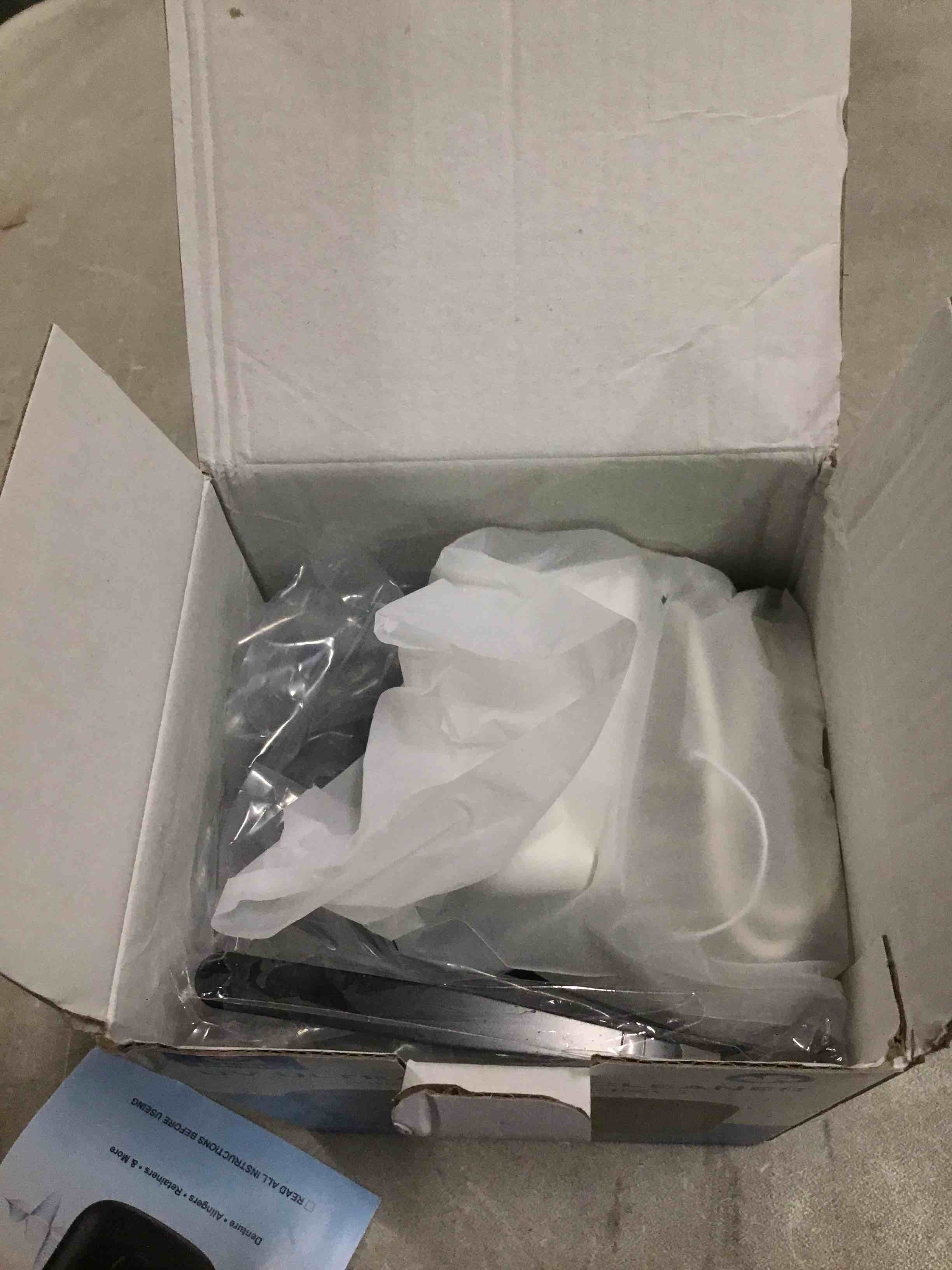 https://s3.amazonaws.com/lotting-images-prod/bidfta/BLU6706922_1720190274454.jpeg