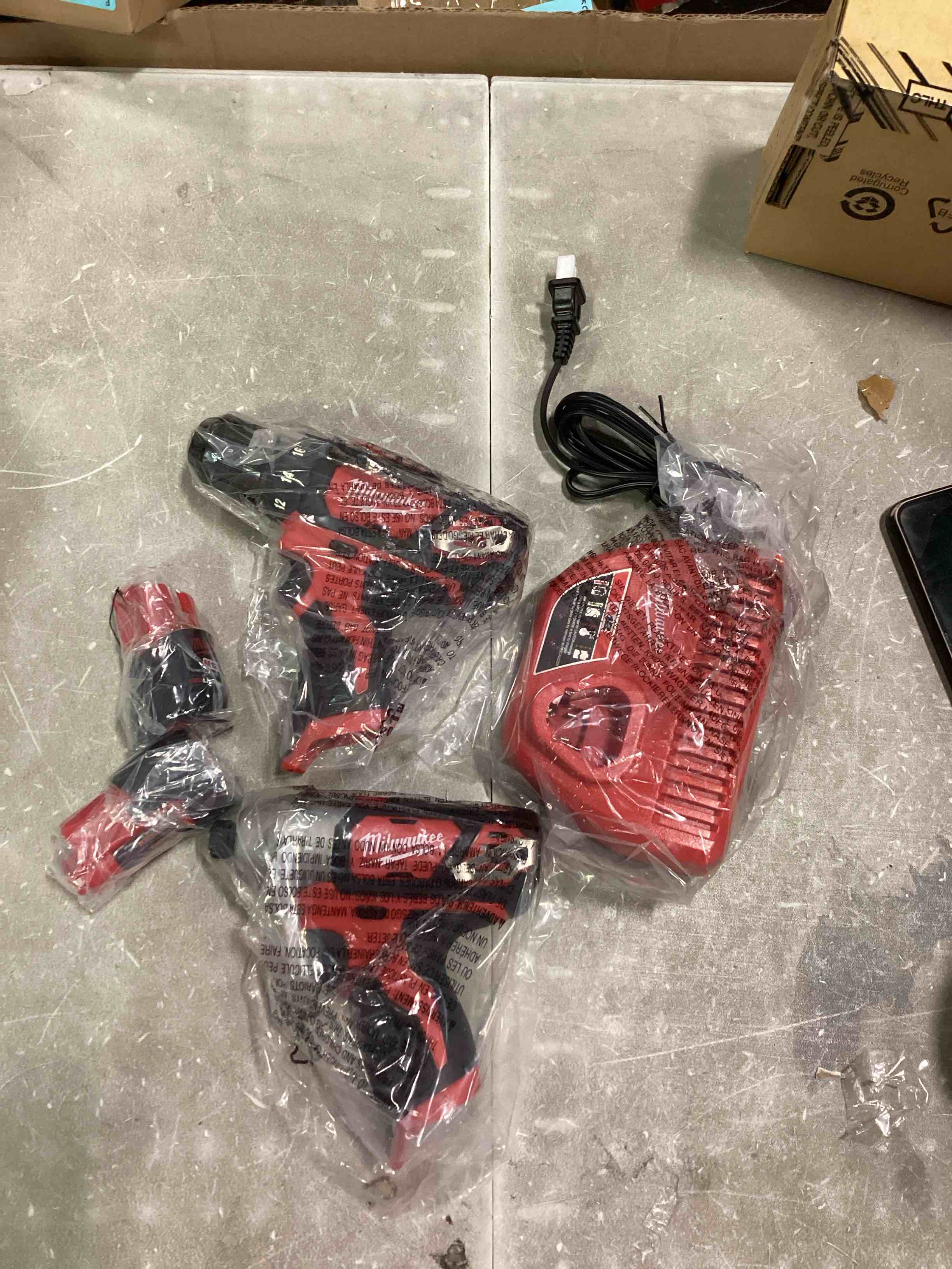 https://s3.amazonaws.com/lotting-images-prod/bidfta/BLU6707068_1719517779935.jpeg