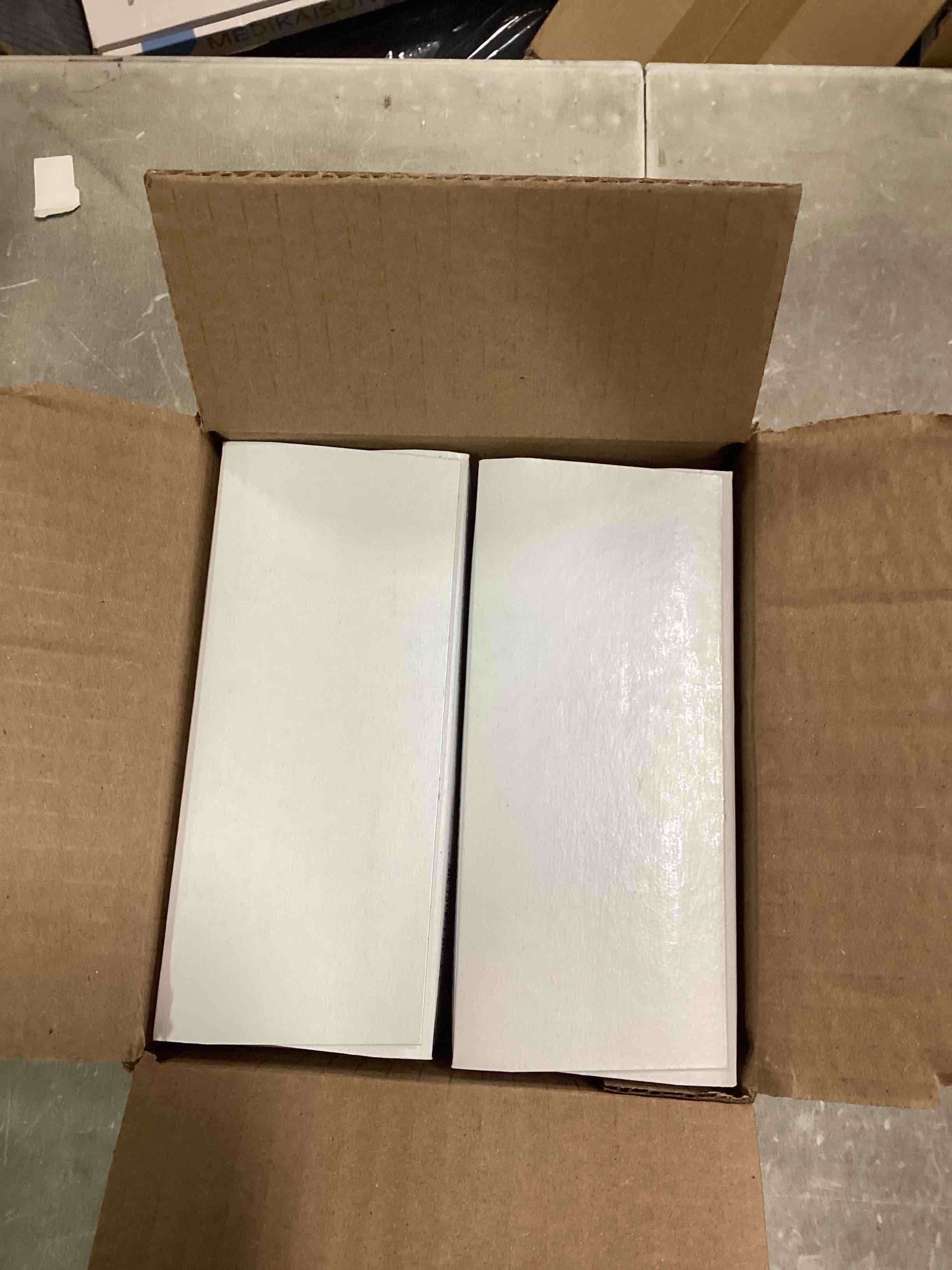 https://s3.amazonaws.com/lotting-images-prod/bidfta/BLU6707825_1719946748579.jpeg