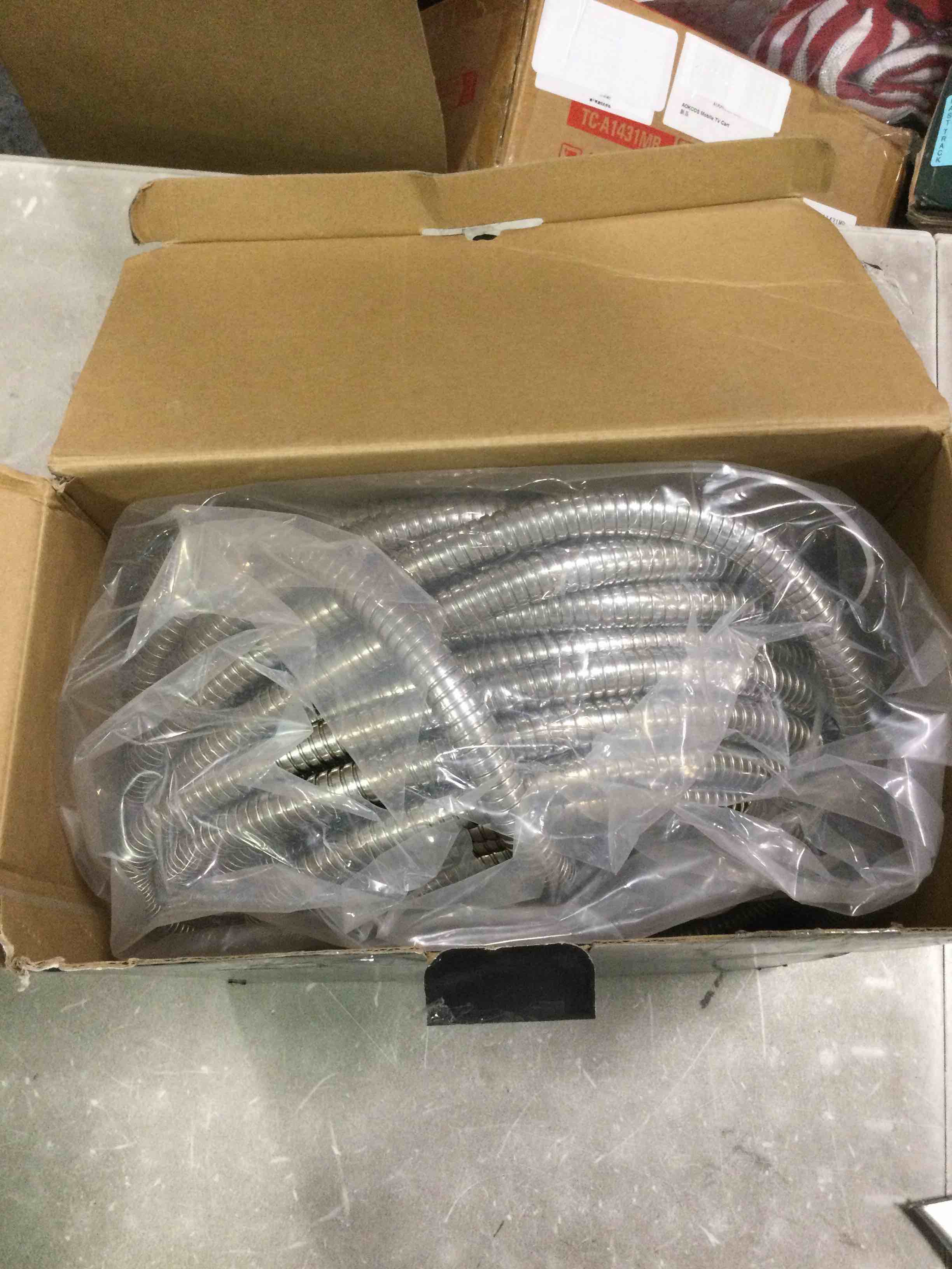 https://s3.amazonaws.com/lotting-images-prod/bidfta/BLU6707954_1720011112442.jpeg