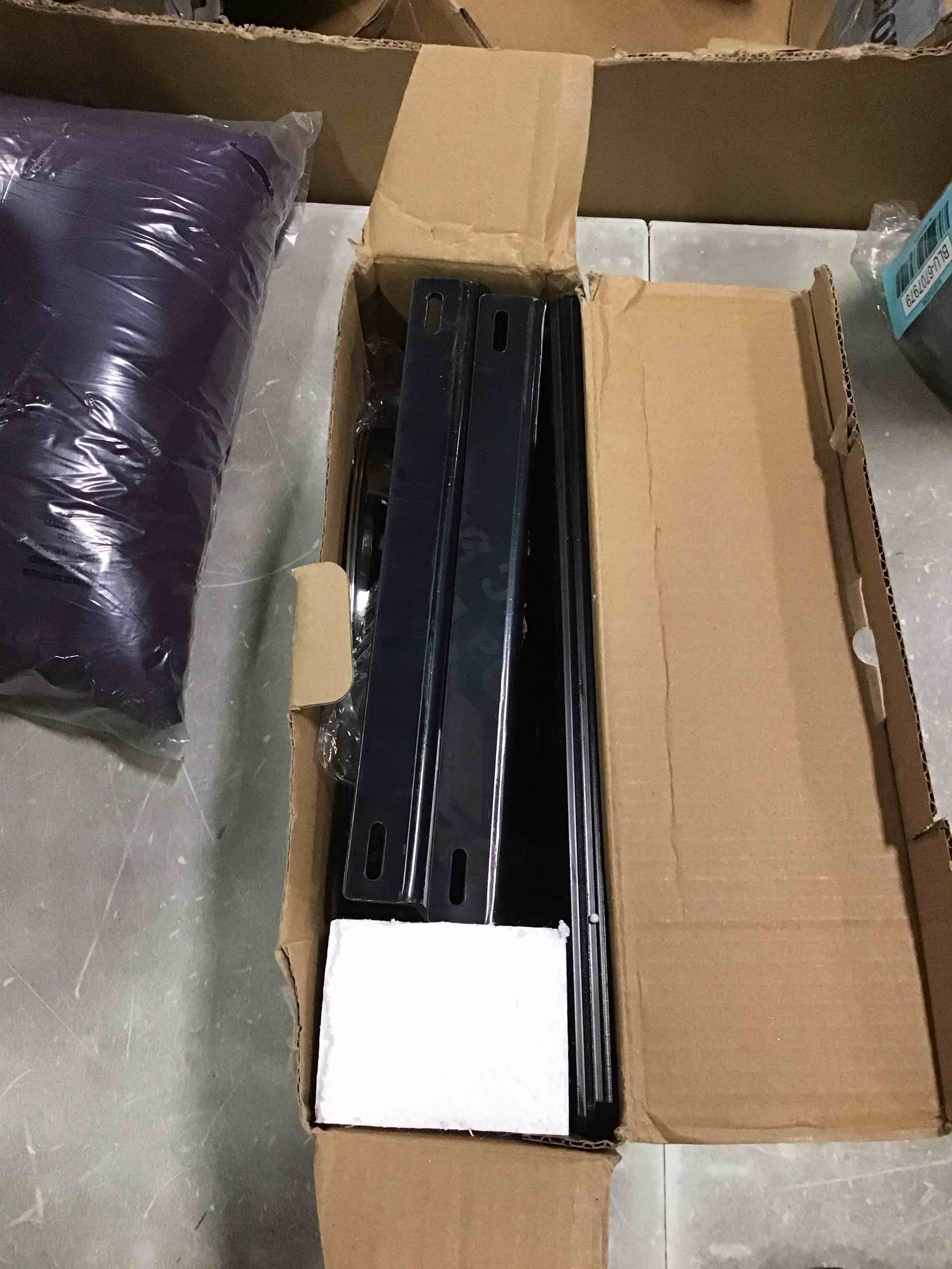 https://s3.amazonaws.com/lotting-images-prod/bidfta/BLU6708112_1720029067824.jpeg
