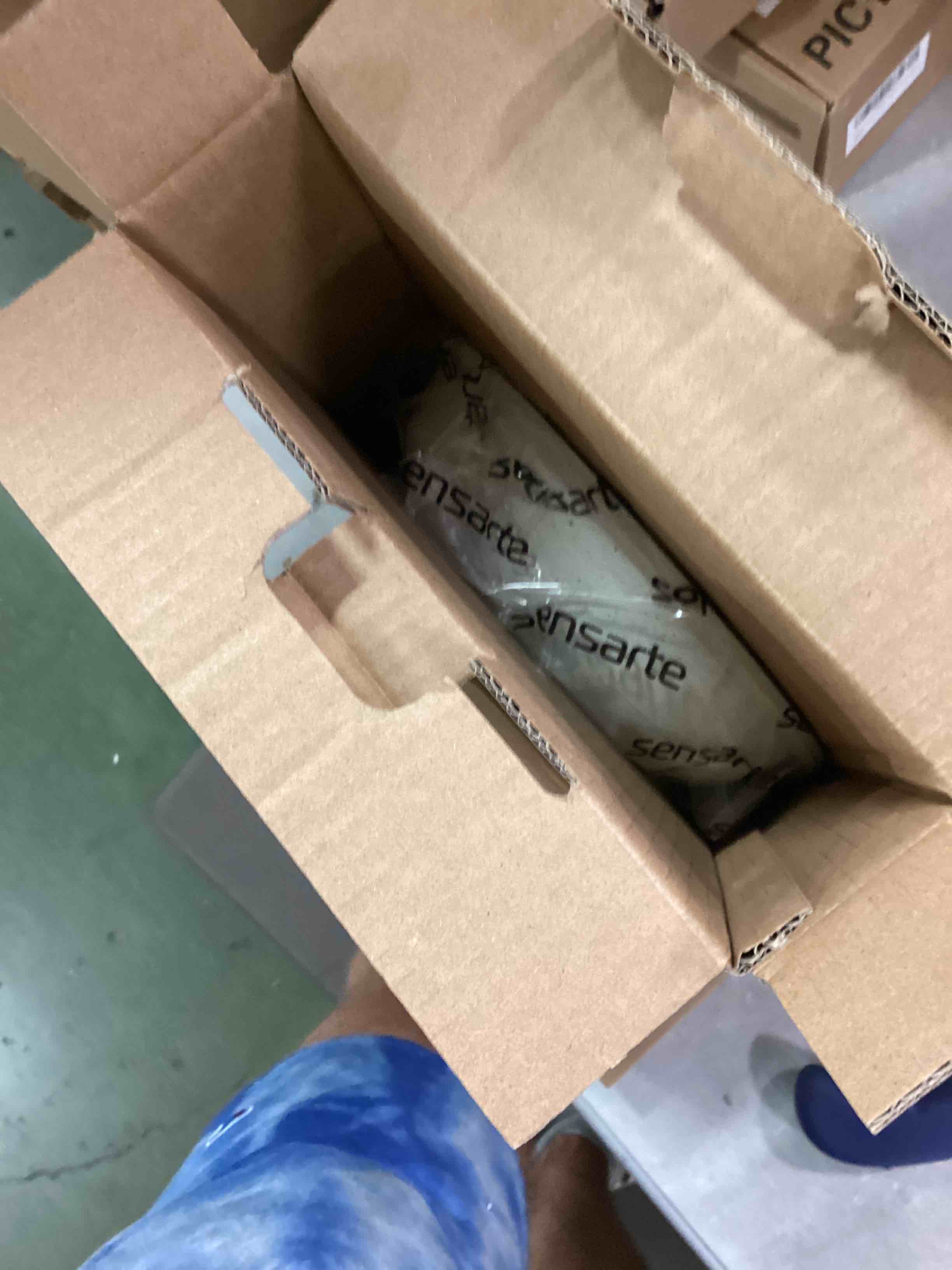 https://s3.amazonaws.com/lotting-images-prod/bidfta/BLU6708691_1719585054124.jpeg