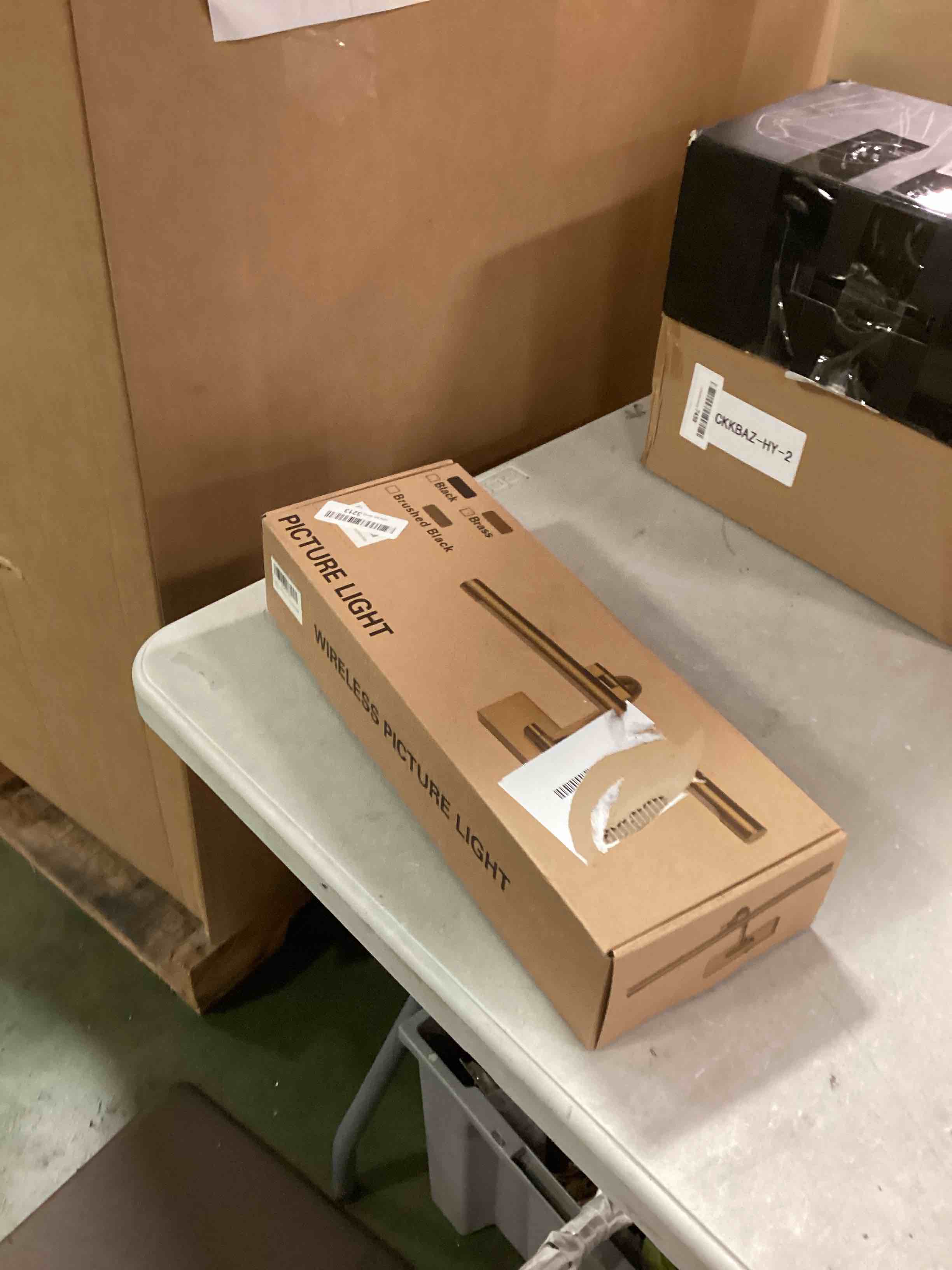 https://s3.amazonaws.com/lotting-images-prod/bidfta/BLU6708698_1719585643037.jpeg