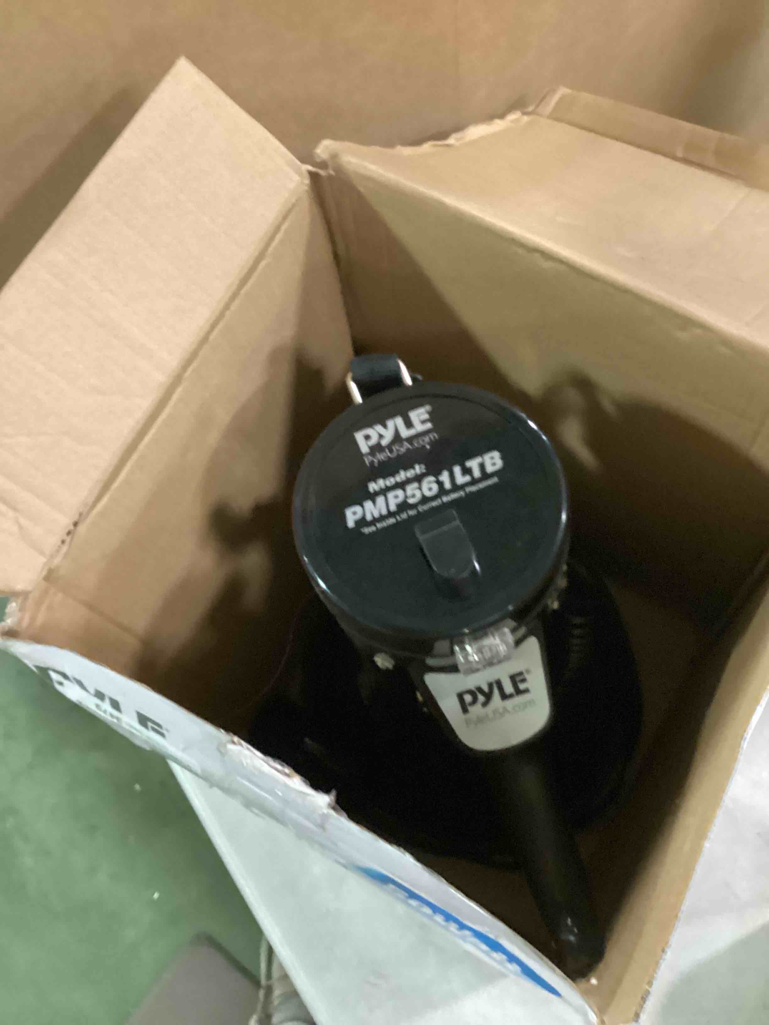 https://s3.amazonaws.com/lotting-images-prod/bidfta/BLU6709241_1719947307509.jpeg