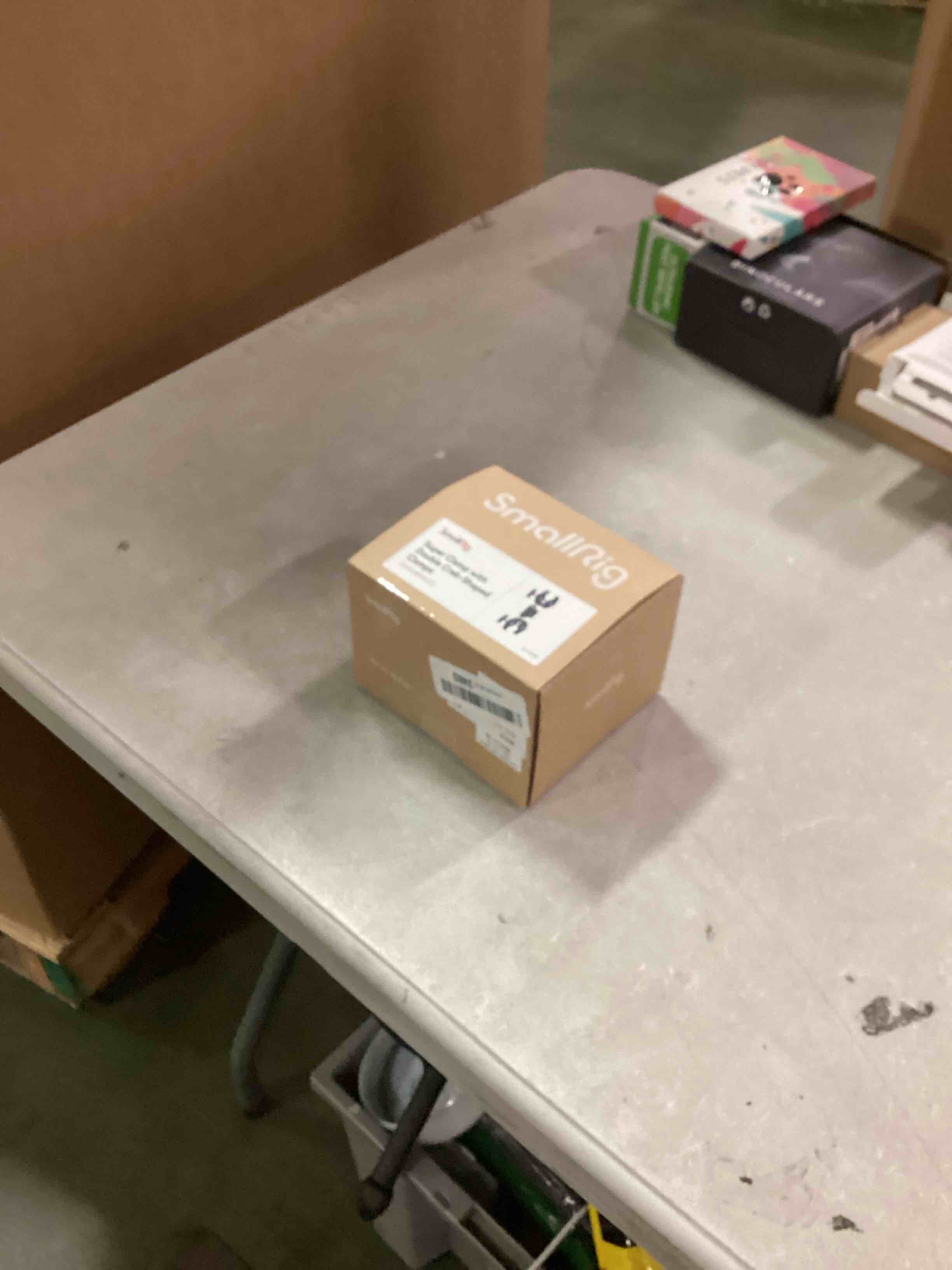 https://s3.amazonaws.com/lotting-images-prod/bidfta/BLU6709291_1720006171131.jpeg
