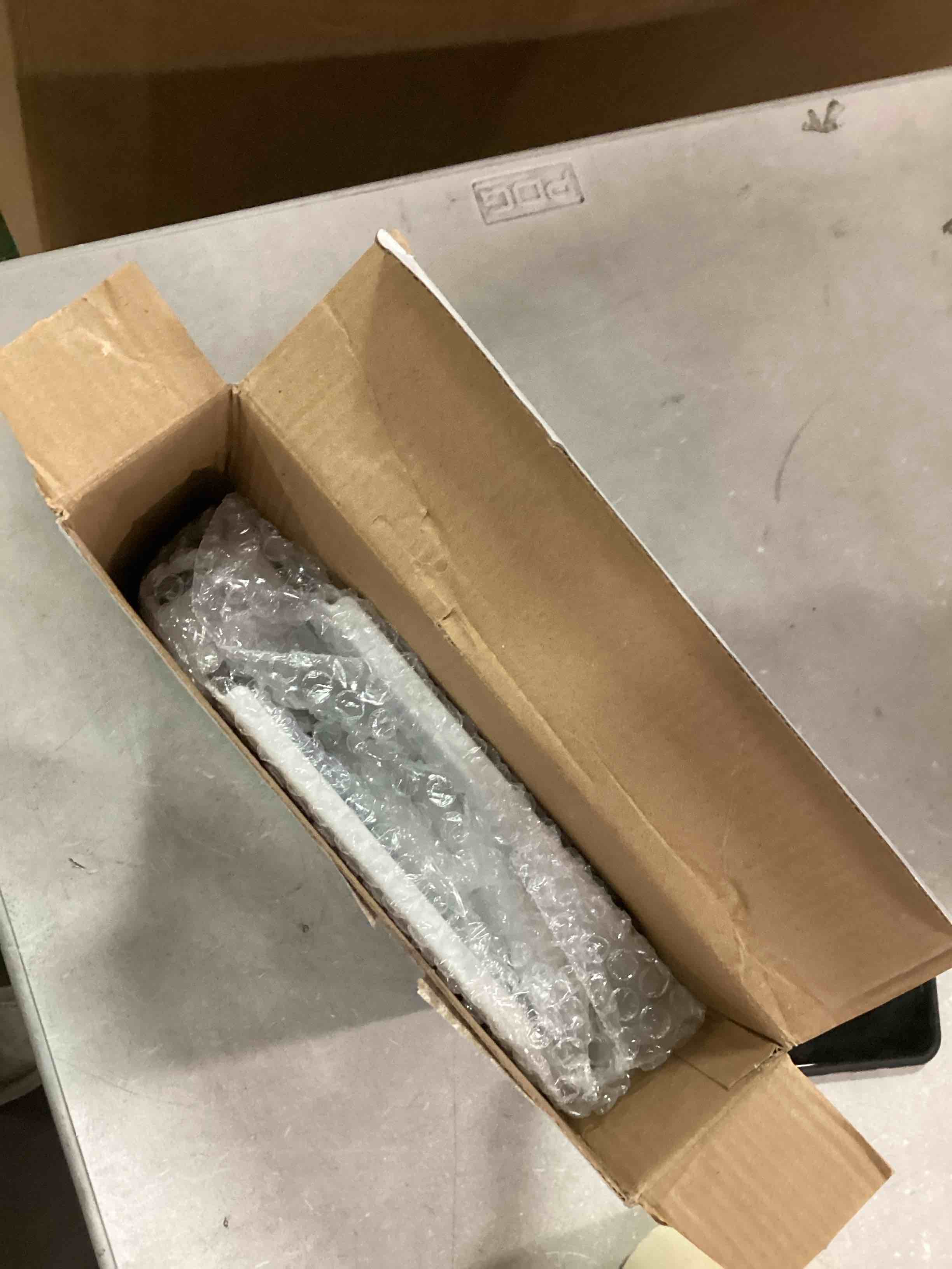 https://s3.amazonaws.com/lotting-images-prod/bidfta/BLU6709351_1720012397862.jpeg
