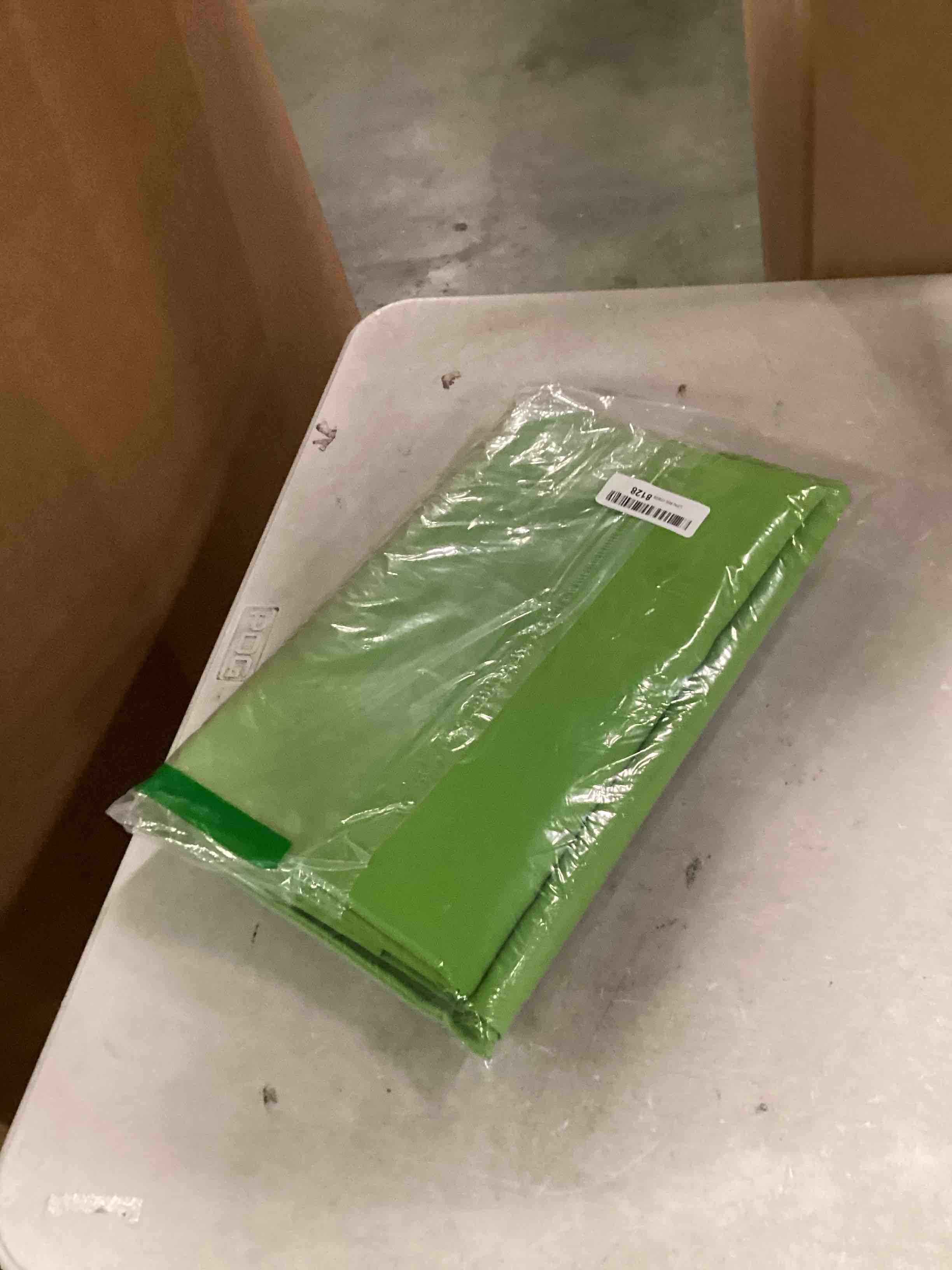 https://s3.amazonaws.com/lotting-images-prod/bidfta/BLU6709360_1720012877722.jpeg