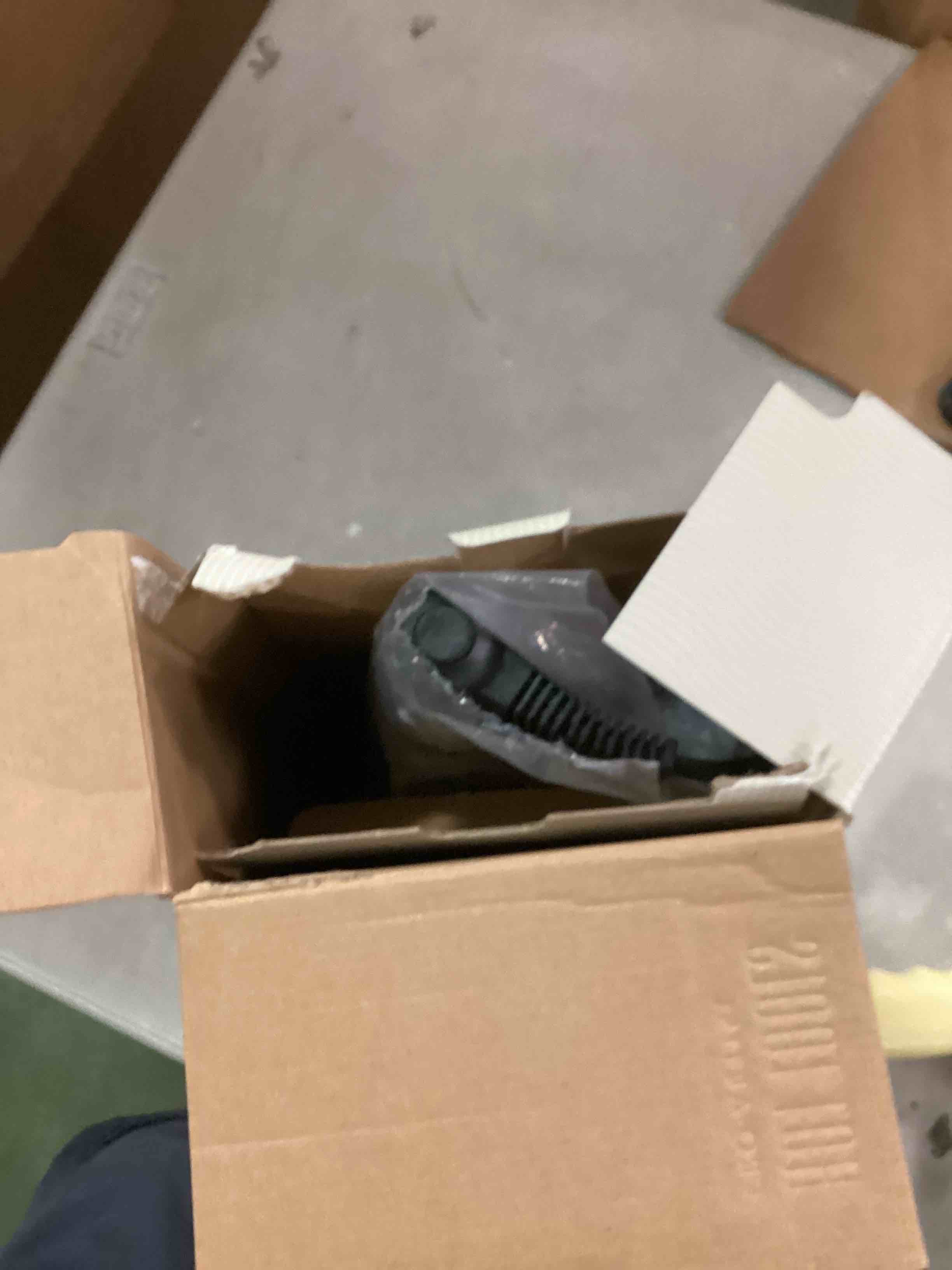 https://s3.amazonaws.com/lotting-images-prod/bidfta/BLU6709408_1720018349176.jpeg