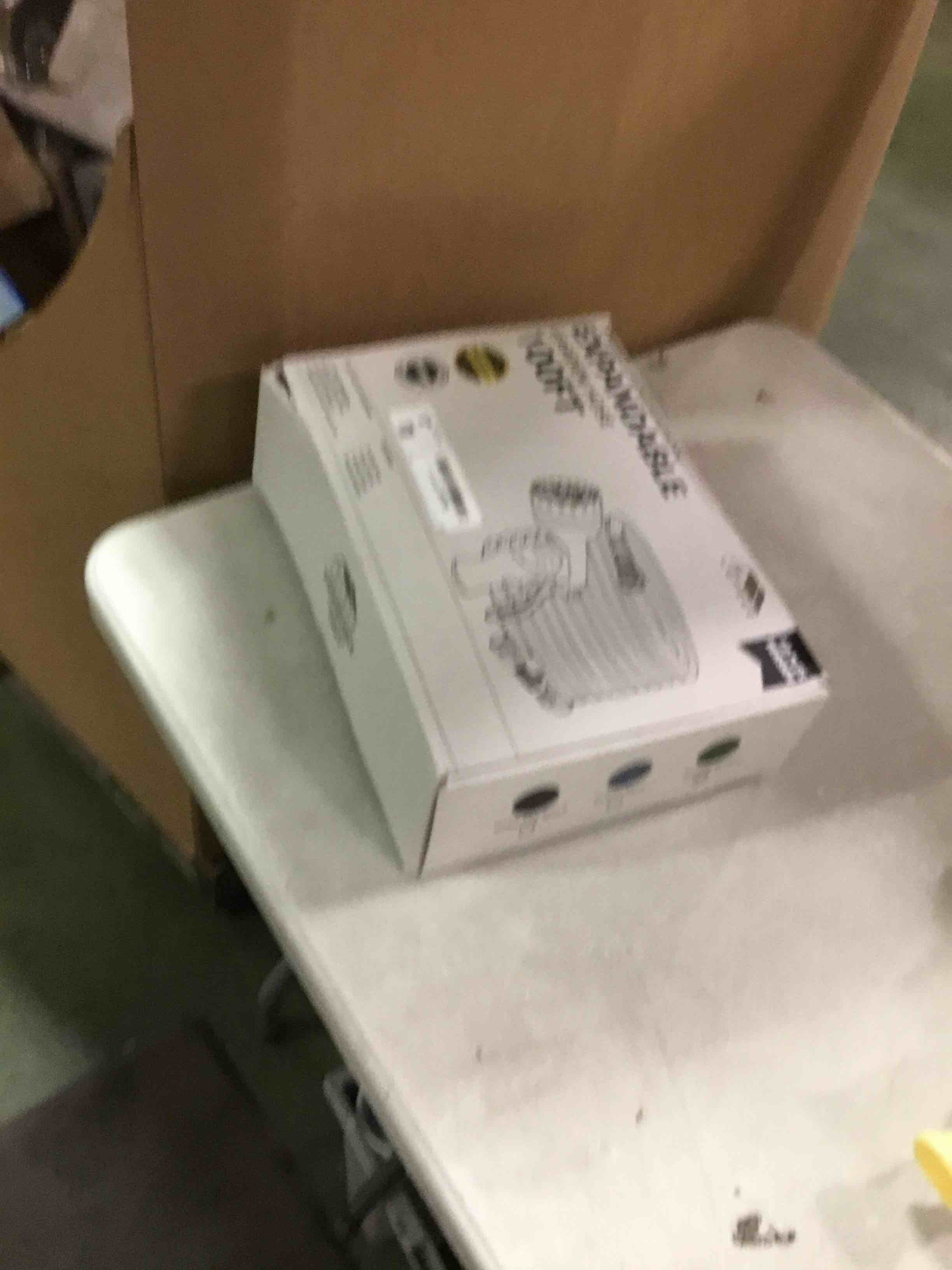 https://s3.amazonaws.com/lotting-images-prod/bidfta/BLU6709460_1720178582742.jpeg