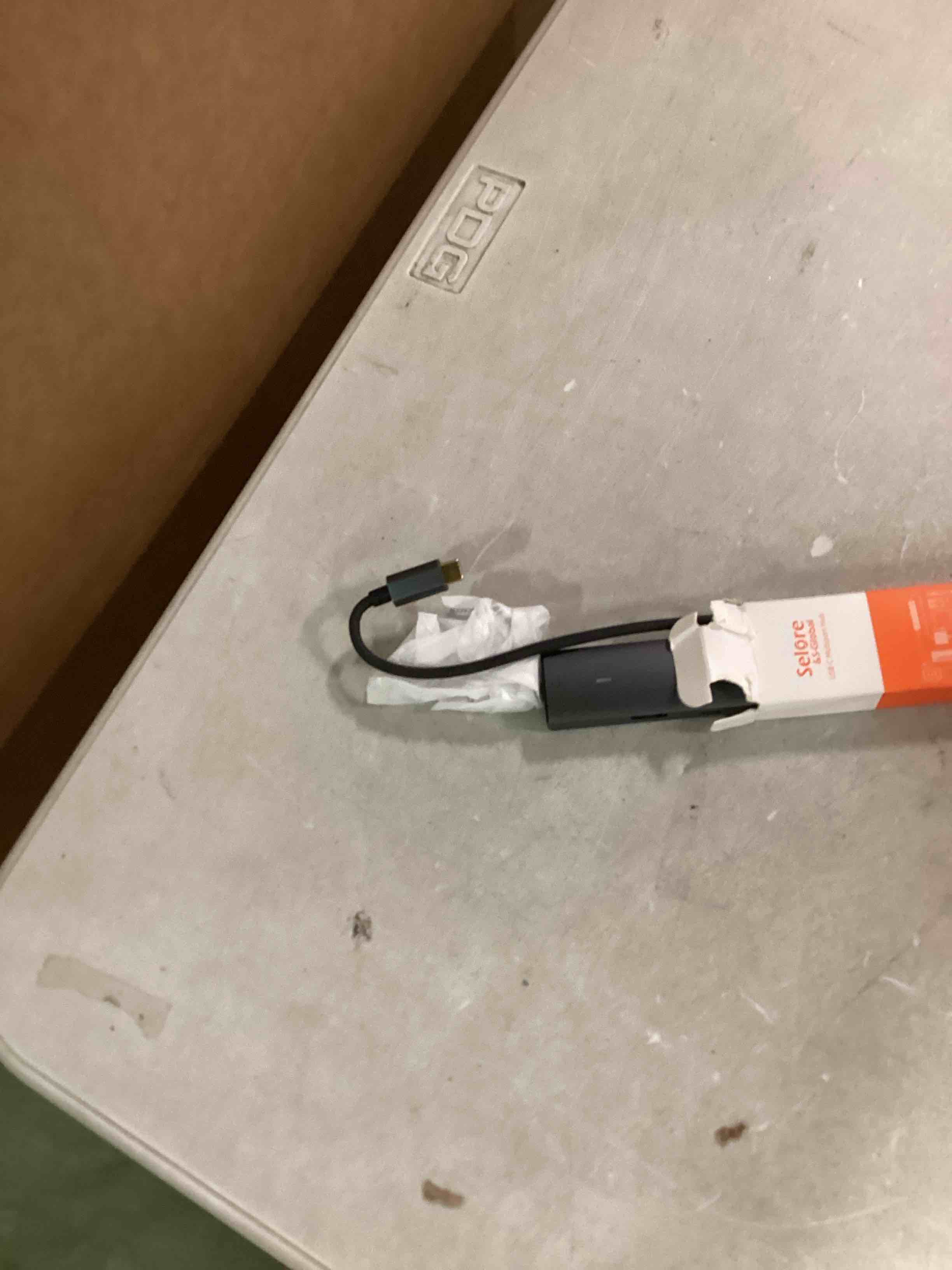 https://s3.amazonaws.com/lotting-images-prod/bidfta/BLU6709722_1720442810511.jpeg