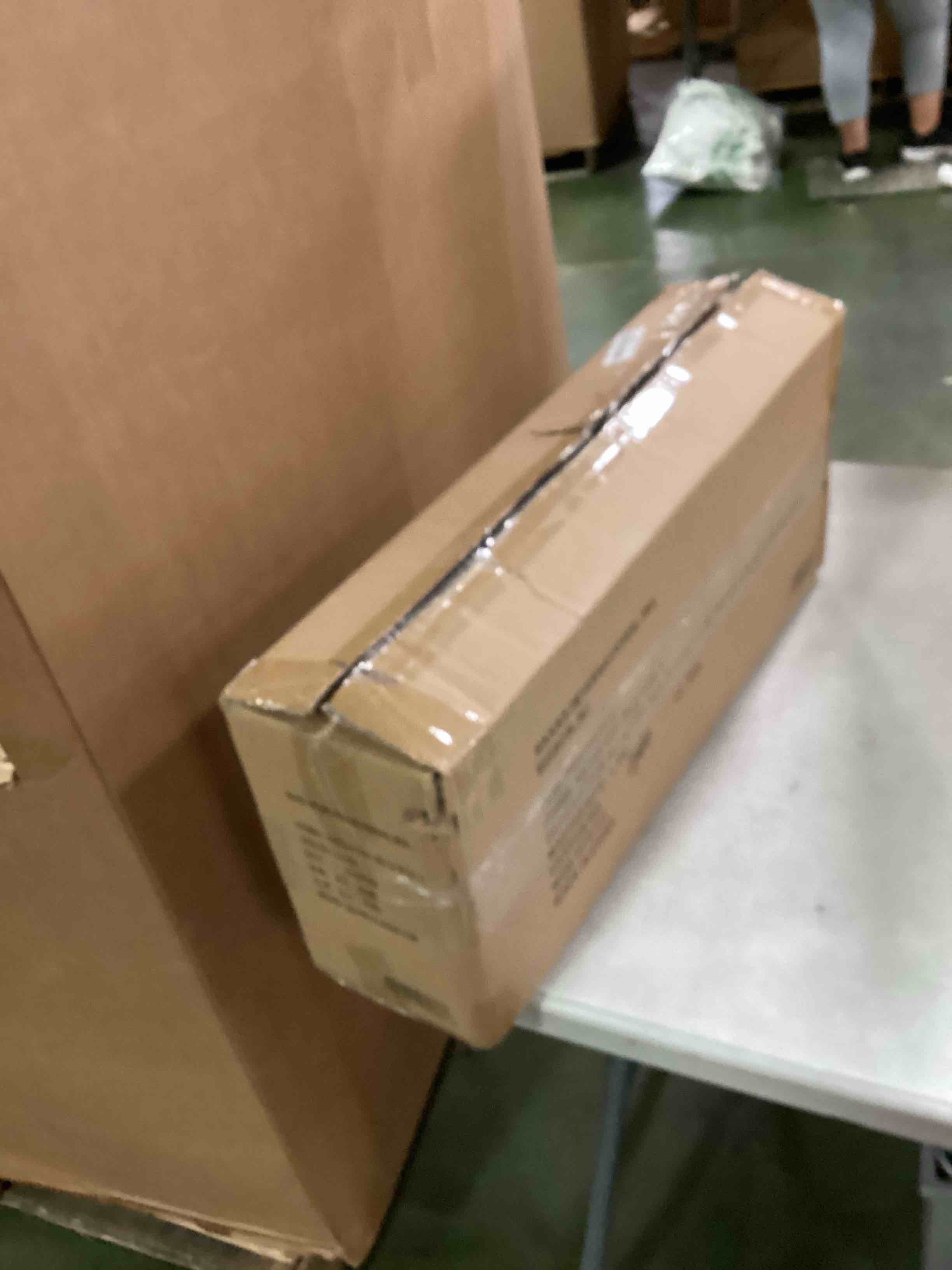 https://s3.amazonaws.com/lotting-images-prod/bidfta/BLU6709743_1720444098845.jpeg