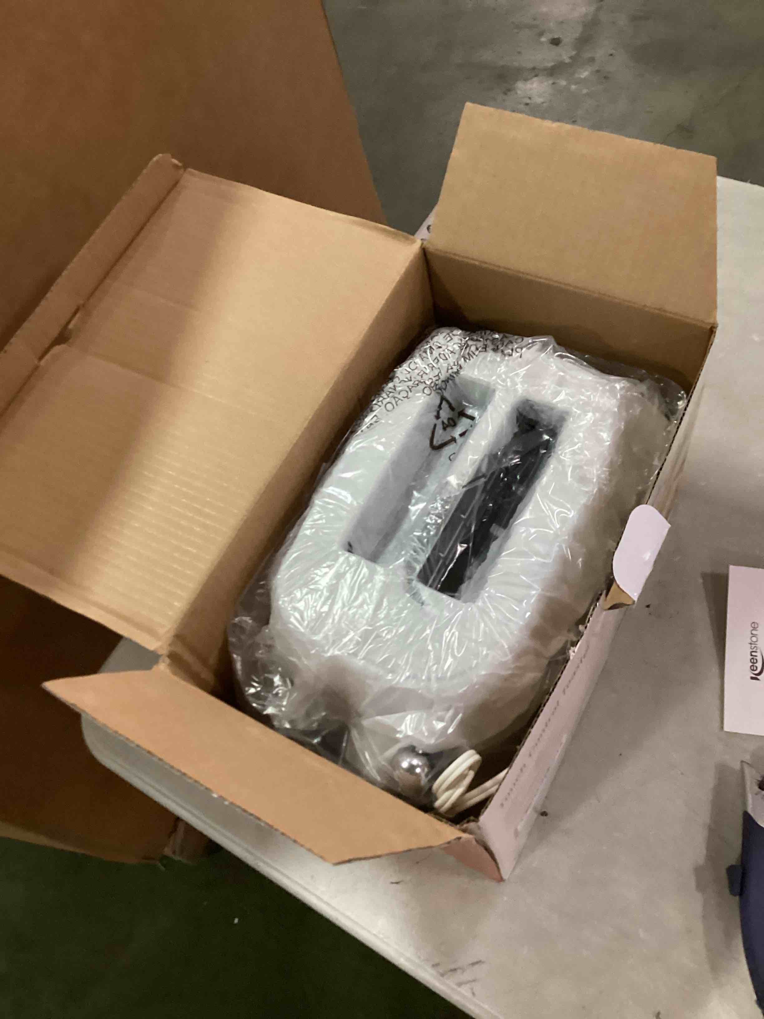 https://s3.amazonaws.com/lotting-images-prod/bidfta/BLU6709804_1720452463521.jpeg