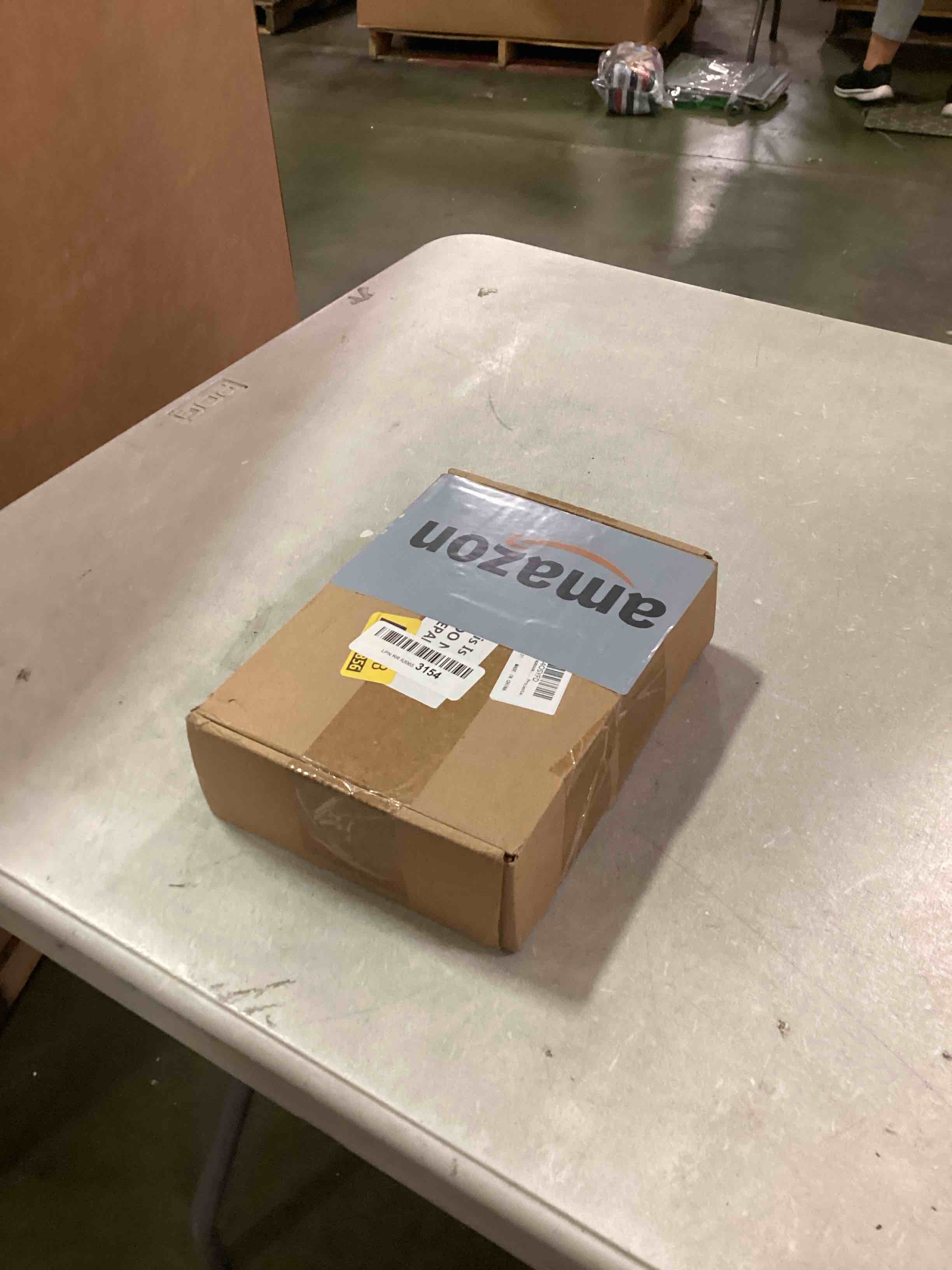 https://s3.amazonaws.com/lotting-images-prod/bidfta/BLU6709819_1720453338955.jpeg