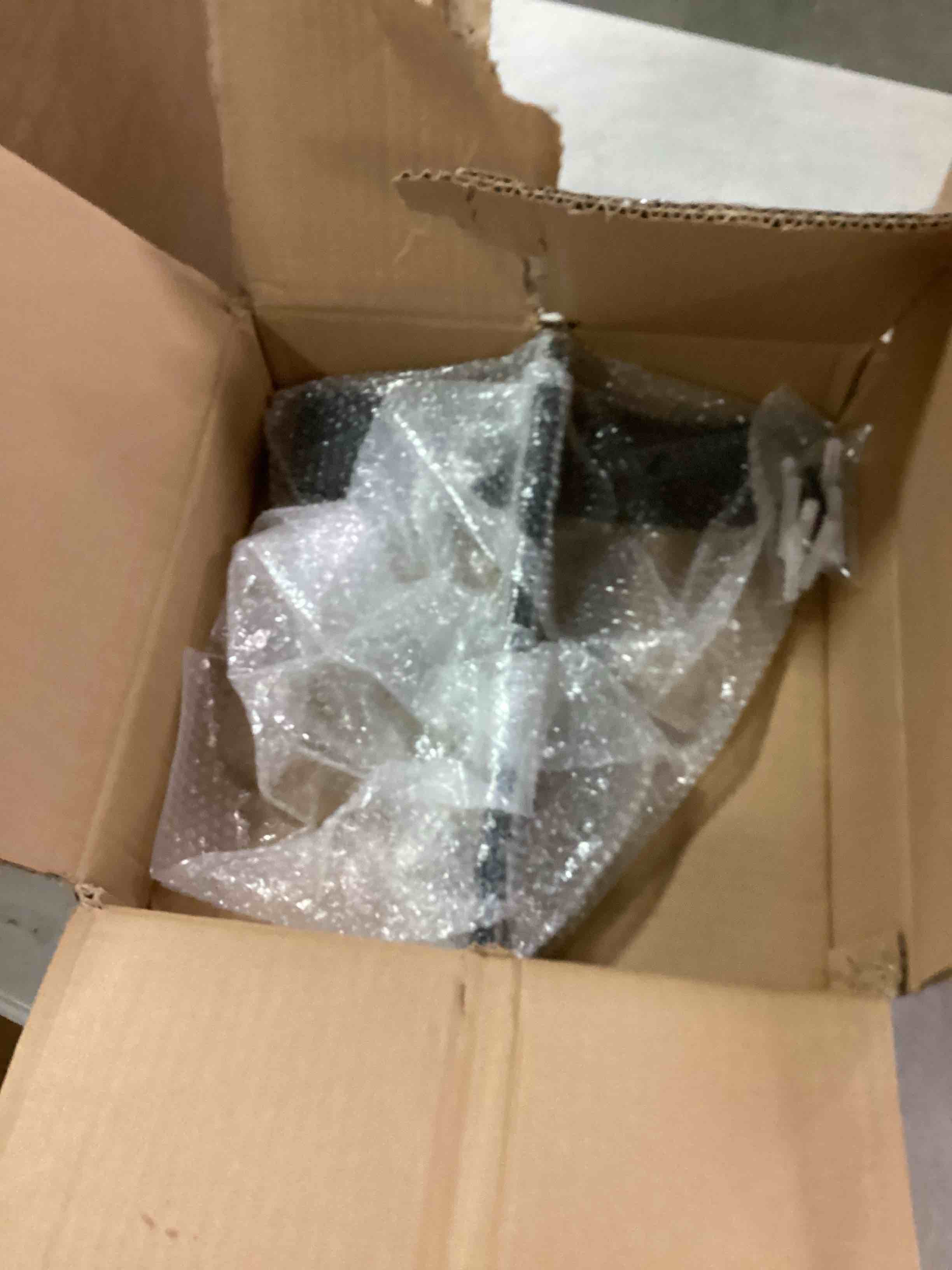 https://s3.amazonaws.com/lotting-images-prod/bidfta/BLU6709822_1720453571196.jpeg