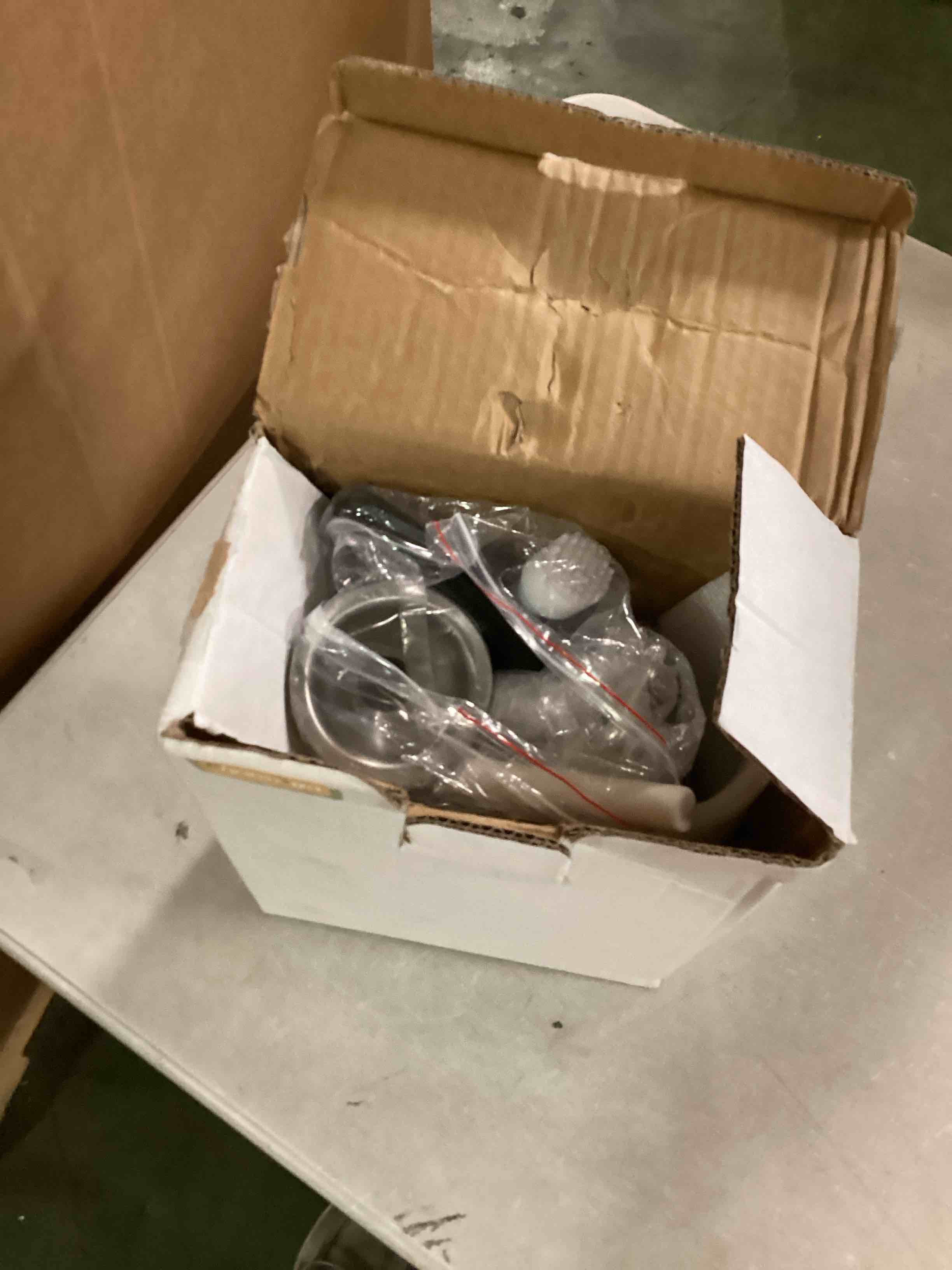 https://s3.amazonaws.com/lotting-images-prod/bidfta/BLU6709870_1720459965275.jpeg