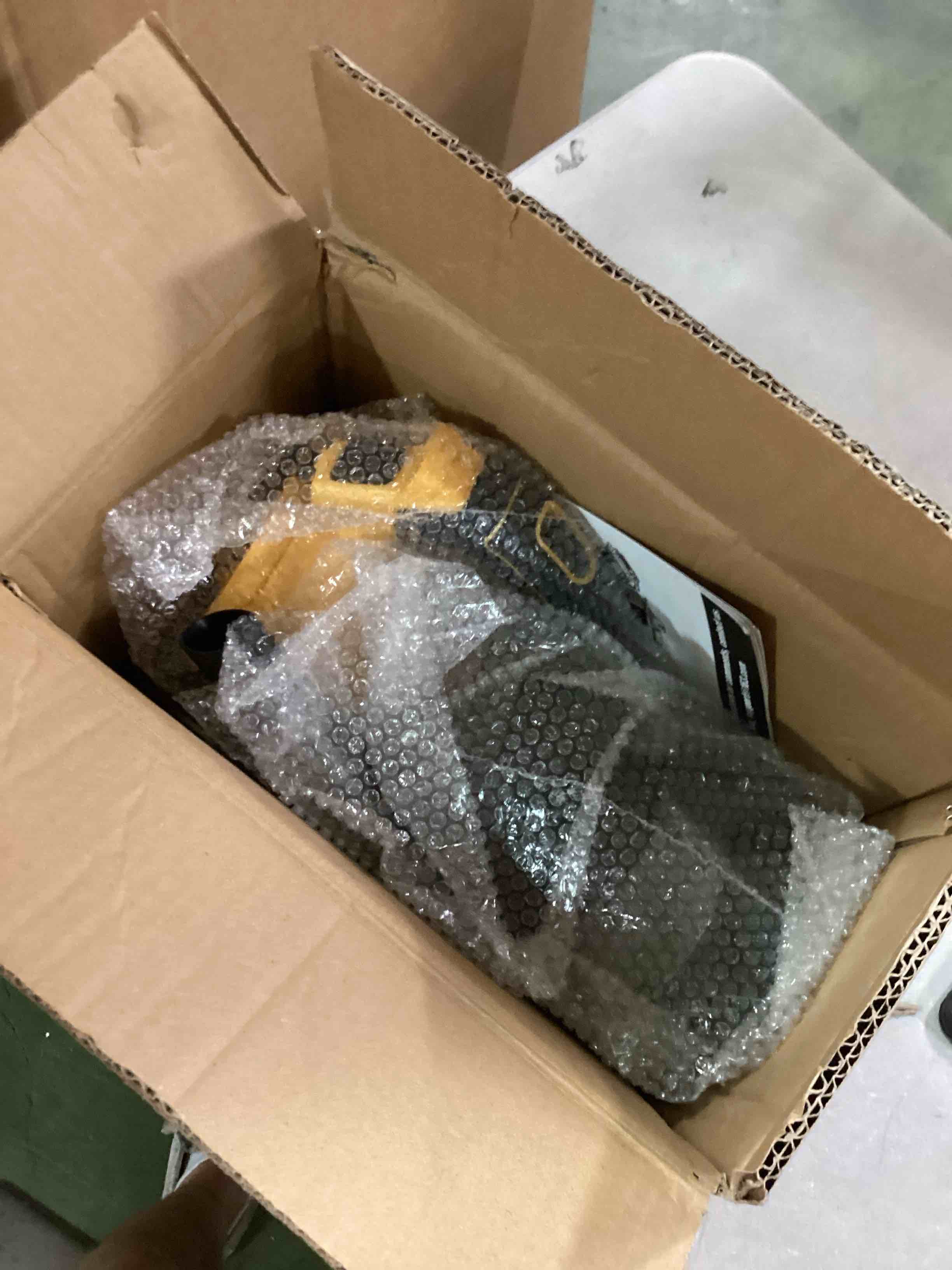 https://s3.amazonaws.com/lotting-images-prod/bidfta/BLU6709886_1720463164967.jpeg