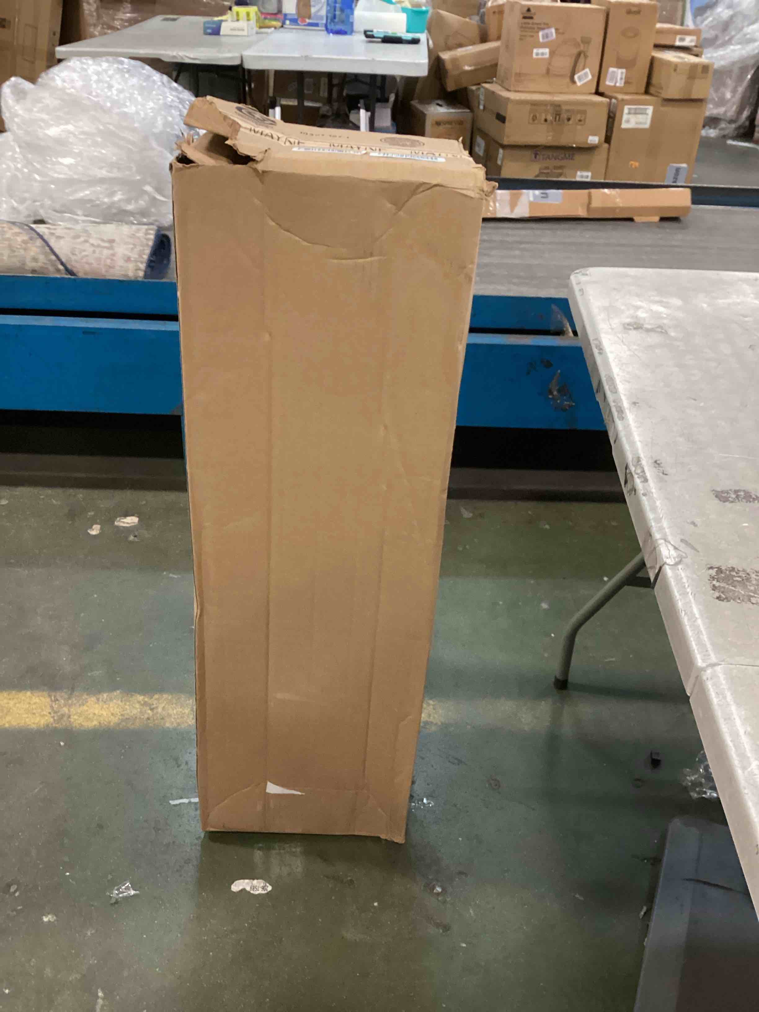 https://s3.amazonaws.com/lotting-images-prod/bidfta/BLU6709977_1719458413584.jpeg